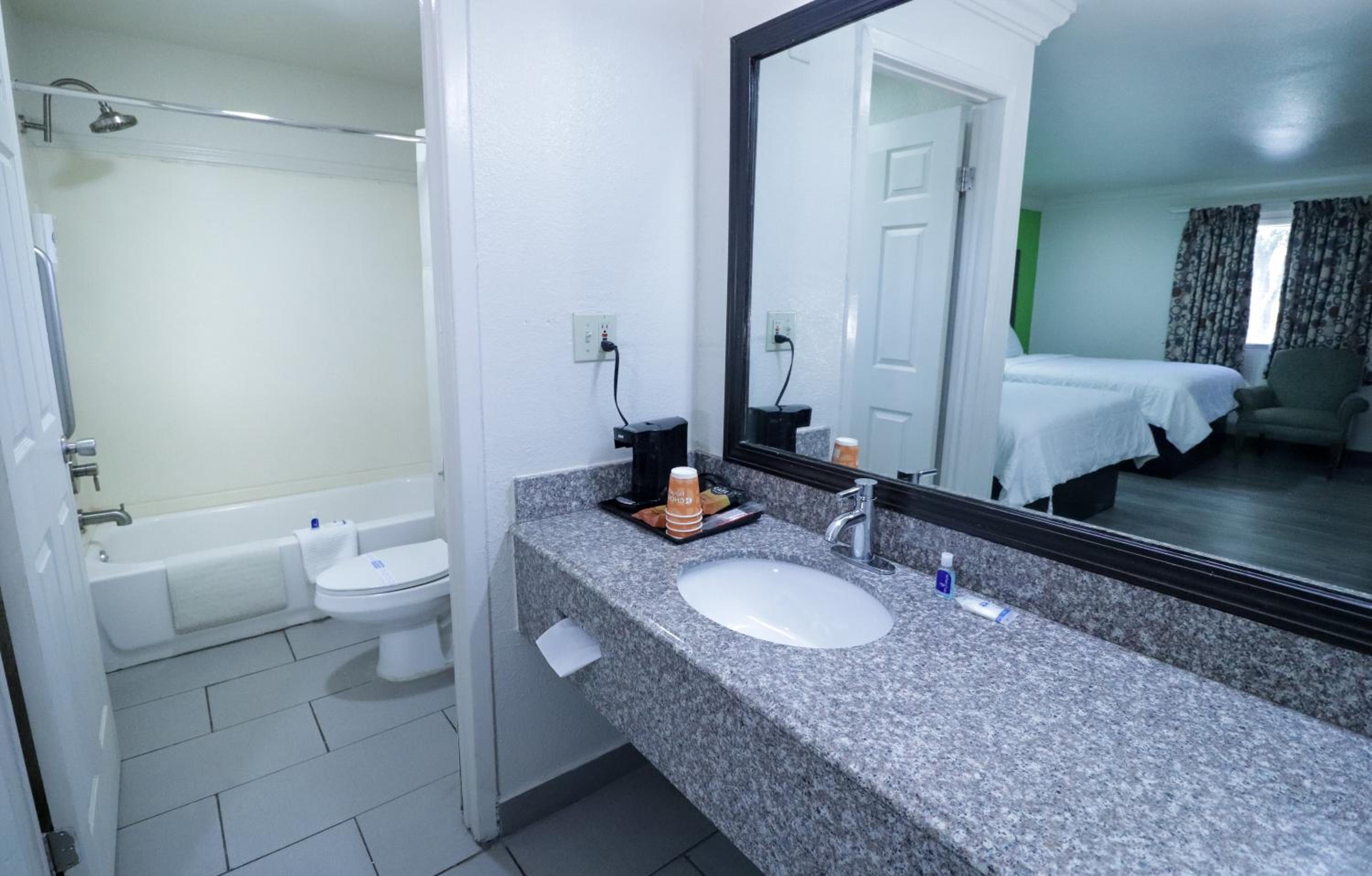 King Room - Non-Smoking - Photo 11
