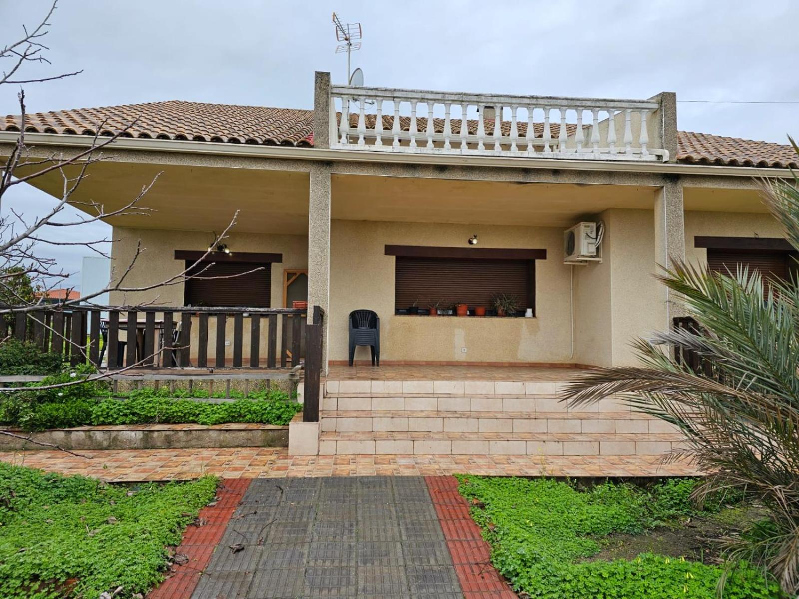 Three-Bedroom House photo 3
