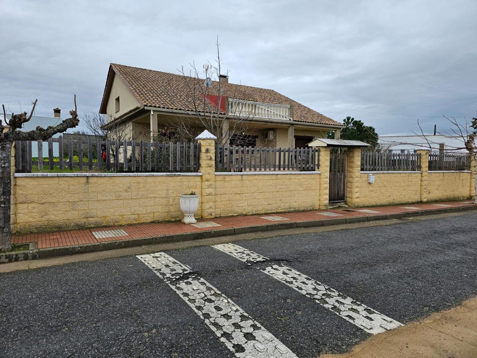 Three-Bedroom House photo 2