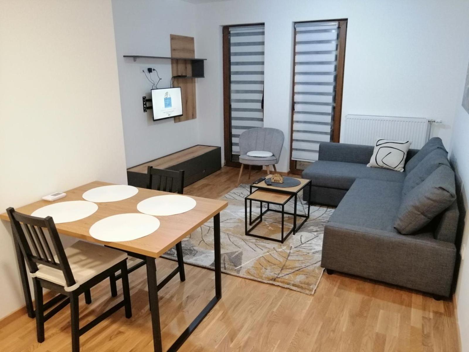 One-Bedroom Apartment photo 1