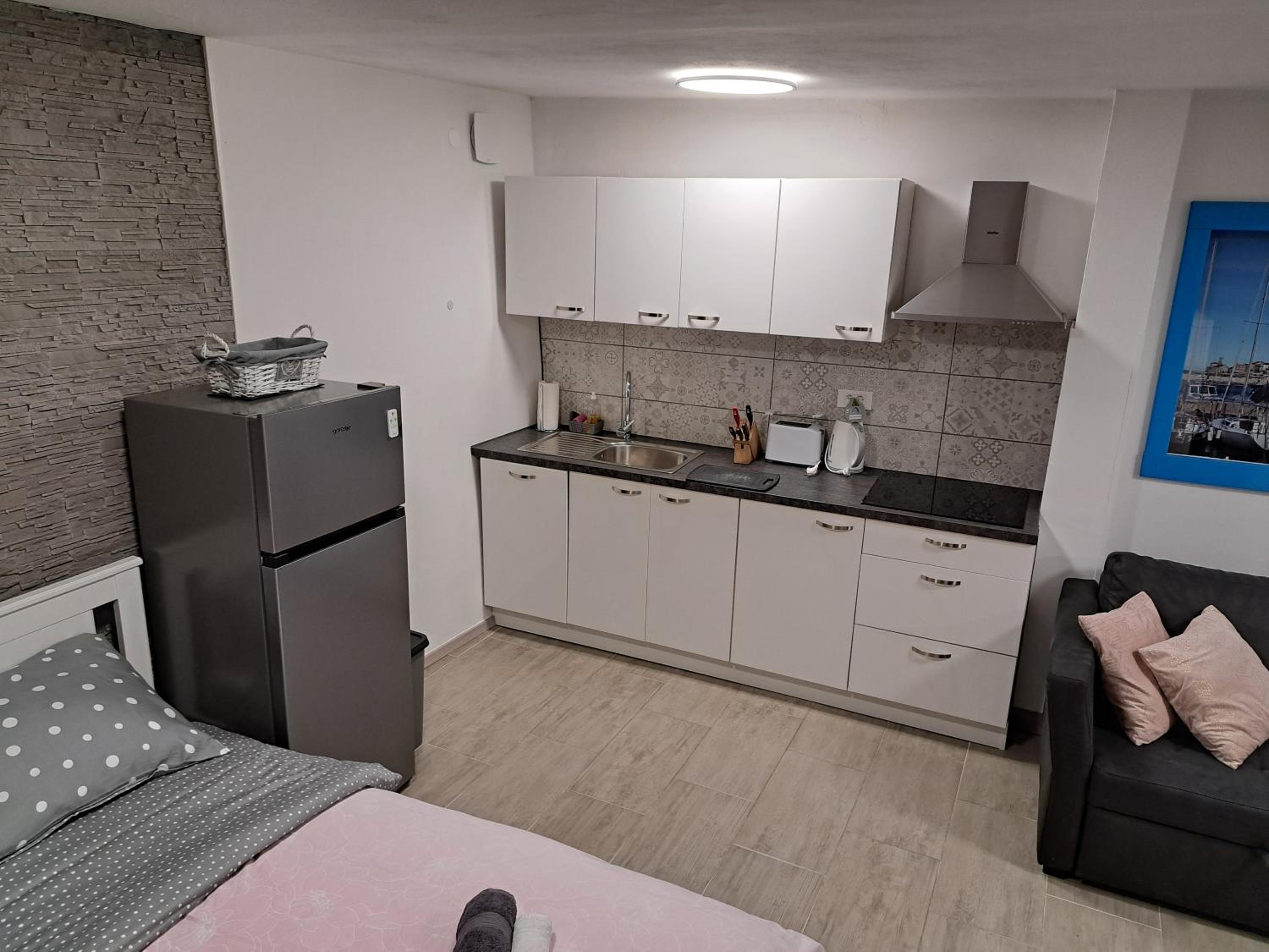Studio Apartment - Photo 12