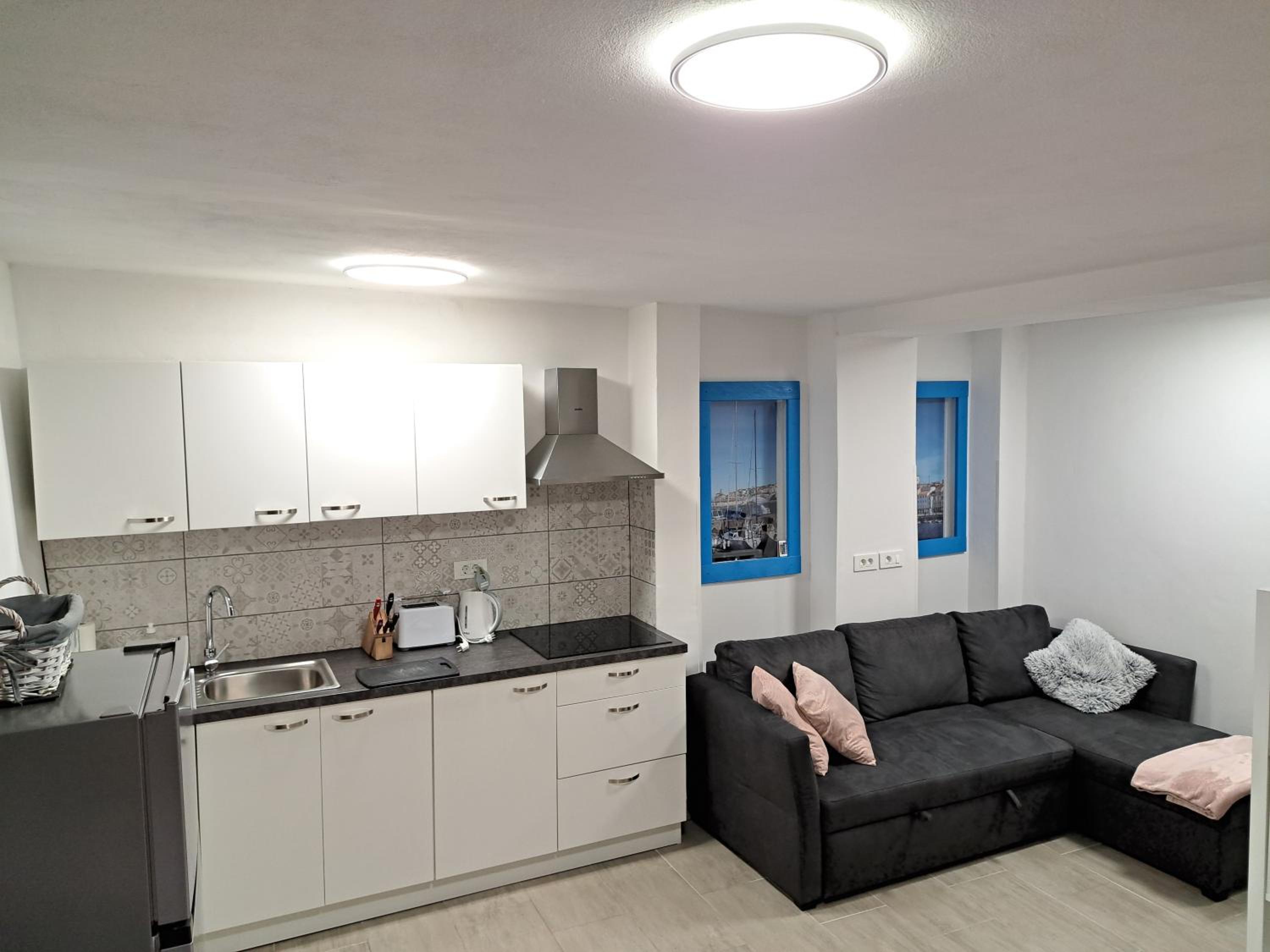 Studio Apartment - Photo 13