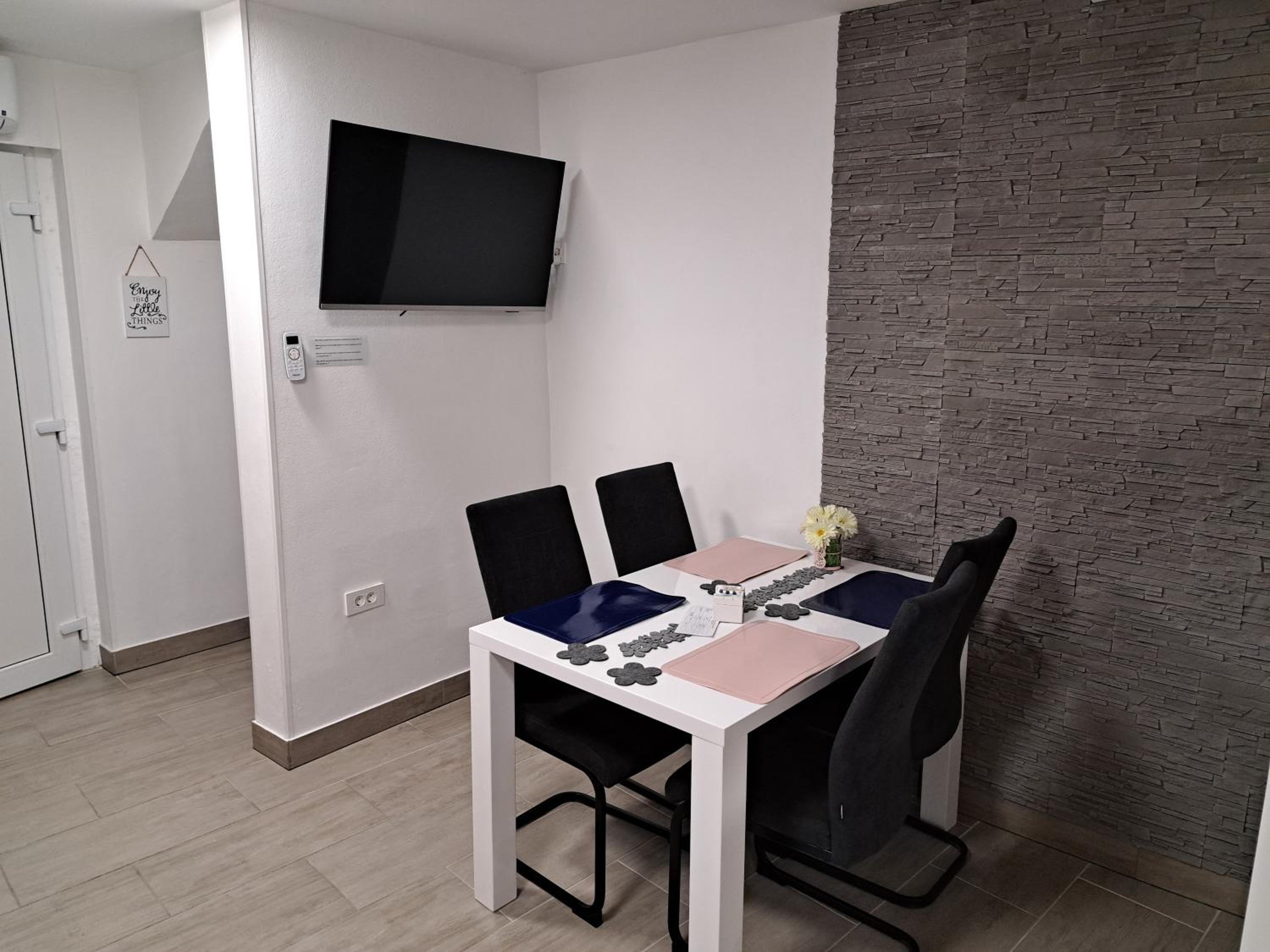 Studio Apartment - Photo 14