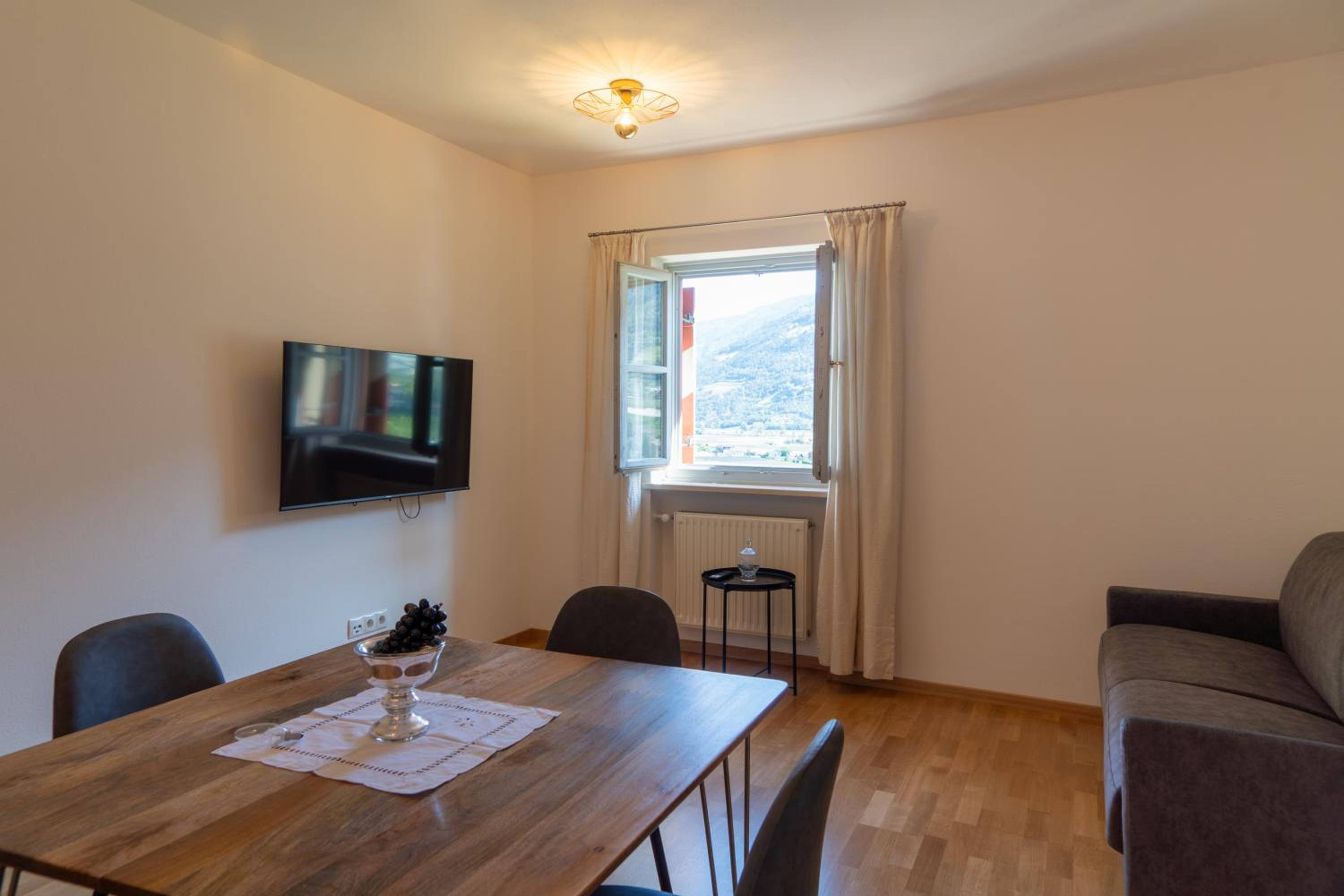 Apartment with Mountain View photo 2