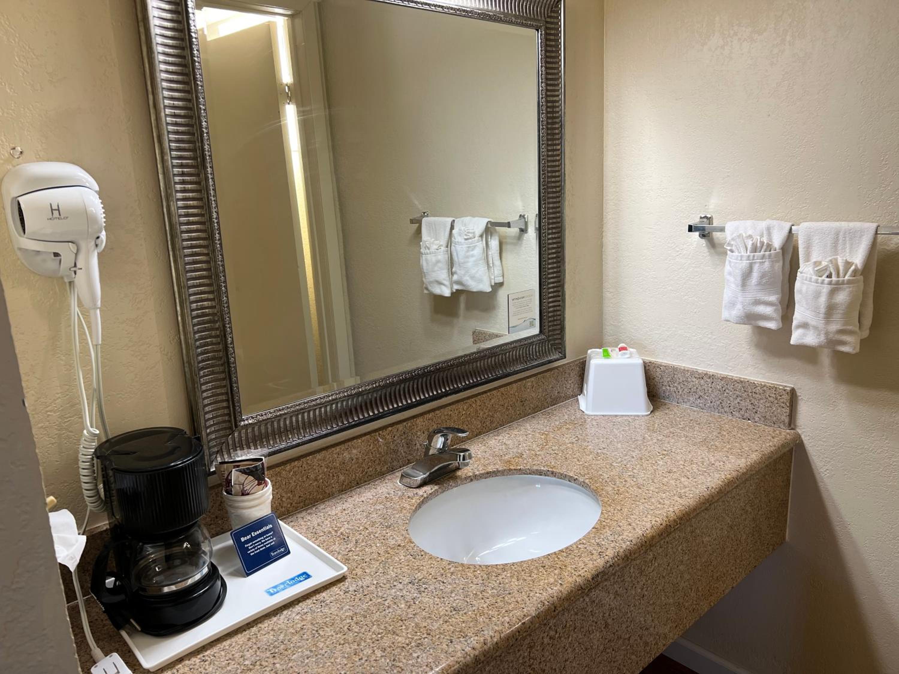 King Room - Non-Smoking - Photo 7