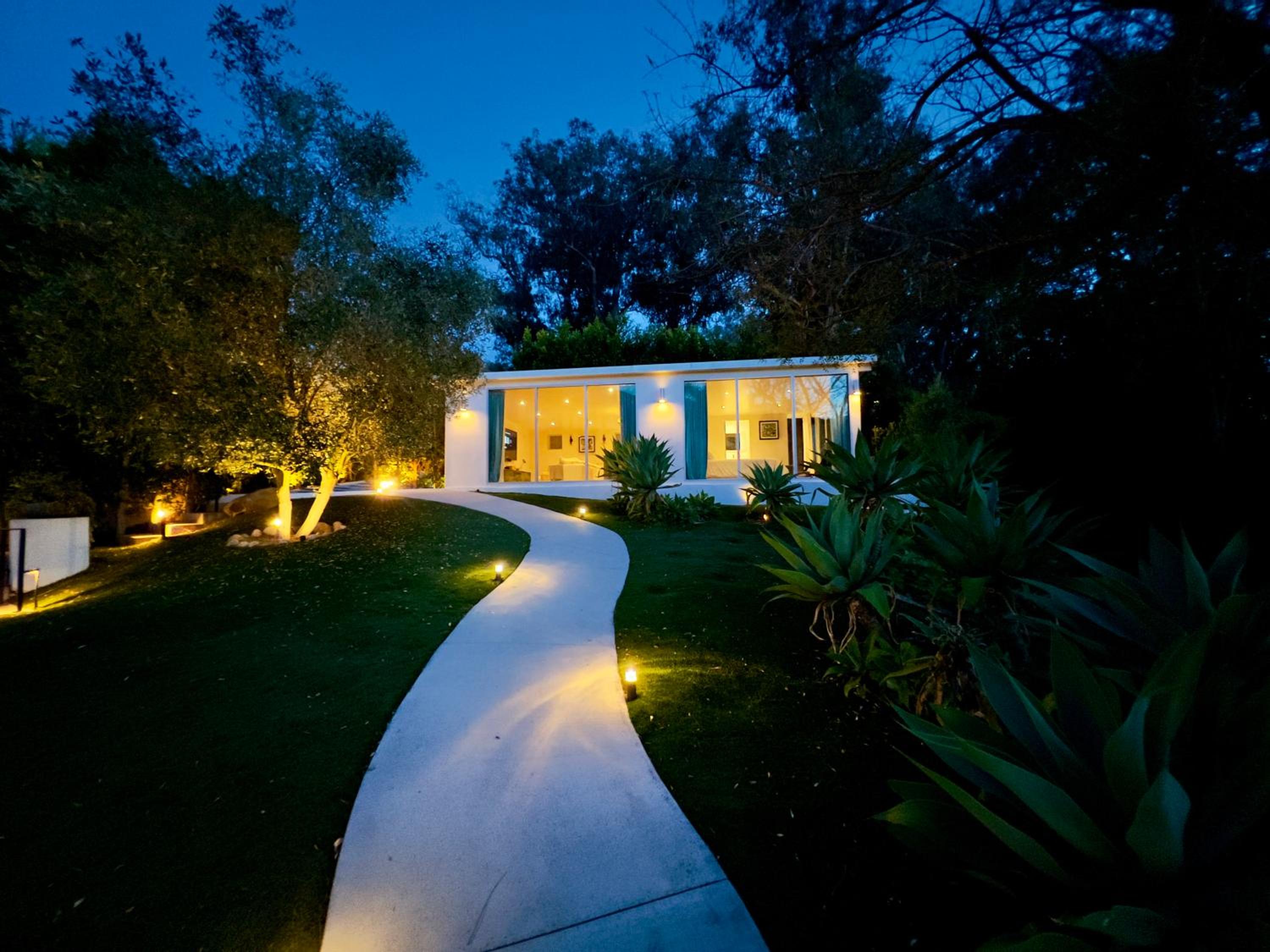 Four-Bedroom House photo 3