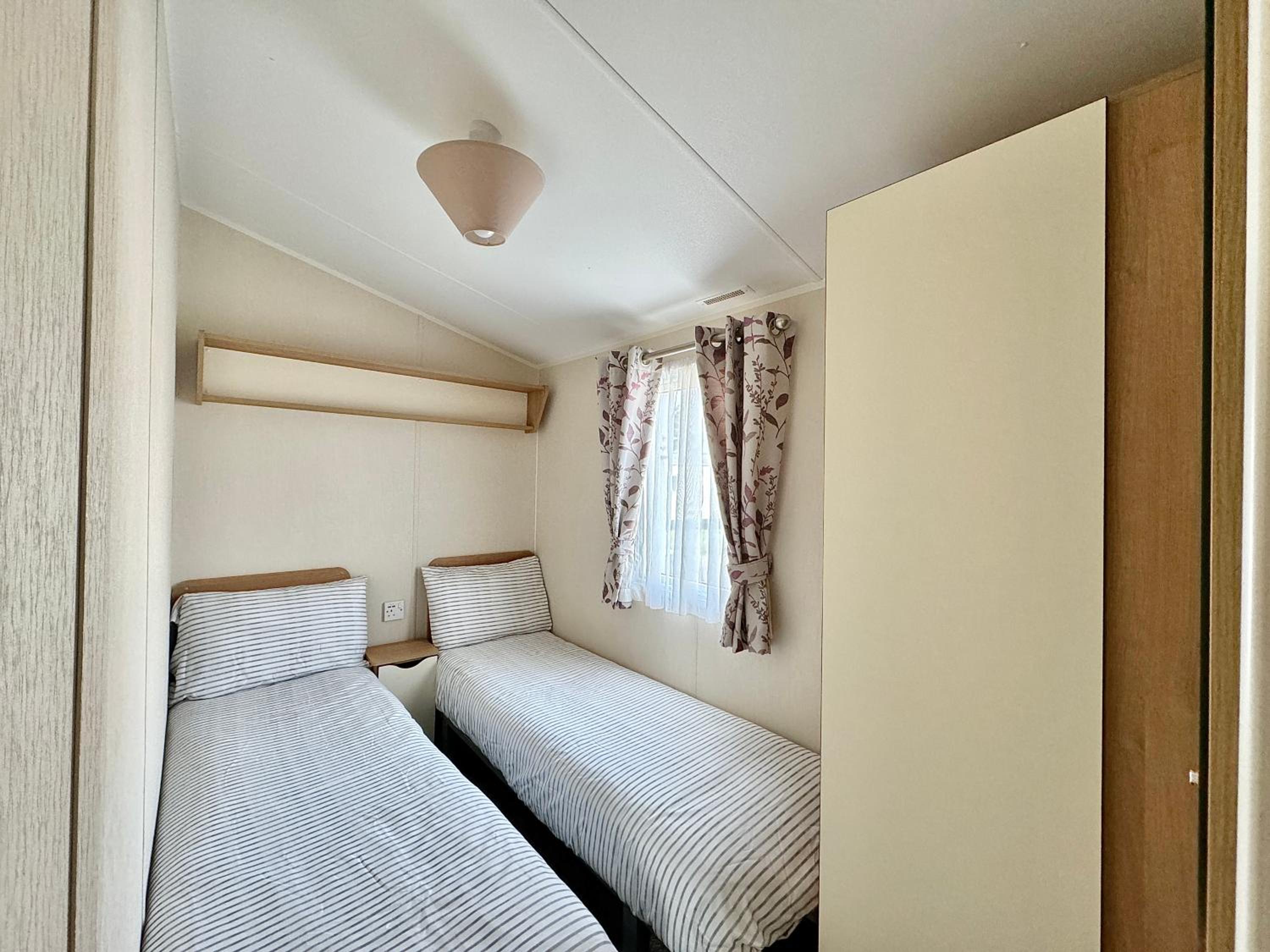 Three-Bedroom House photo 3