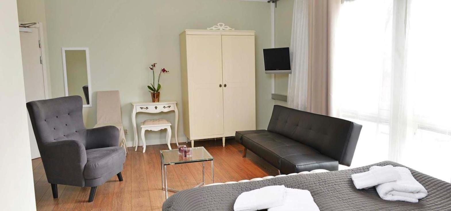 Suite - Photo 13