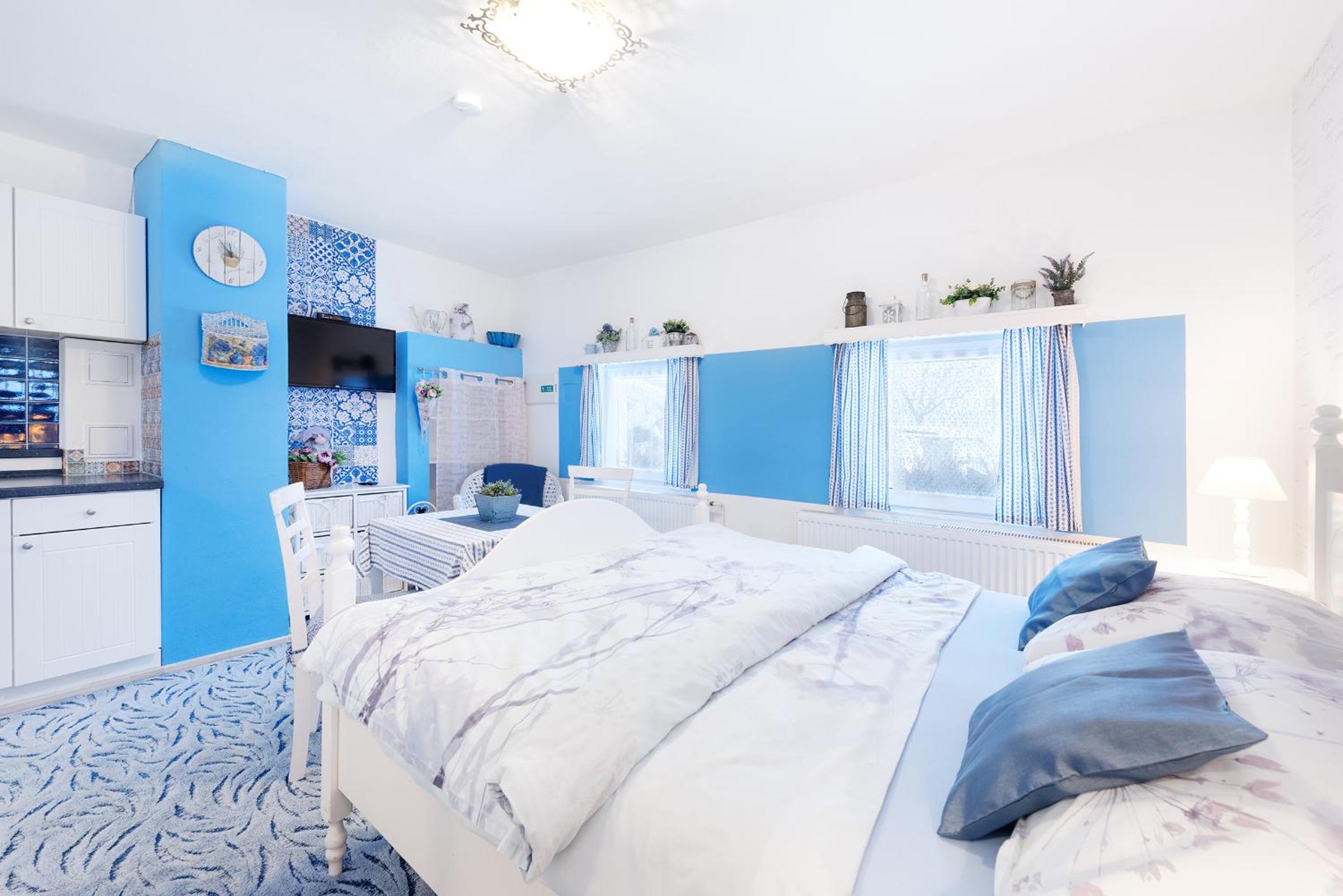 One-Bedroom Apartment with Garden View photo 2
