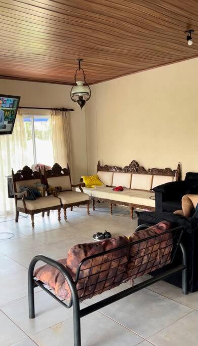 Five-Bedroom House photo 1