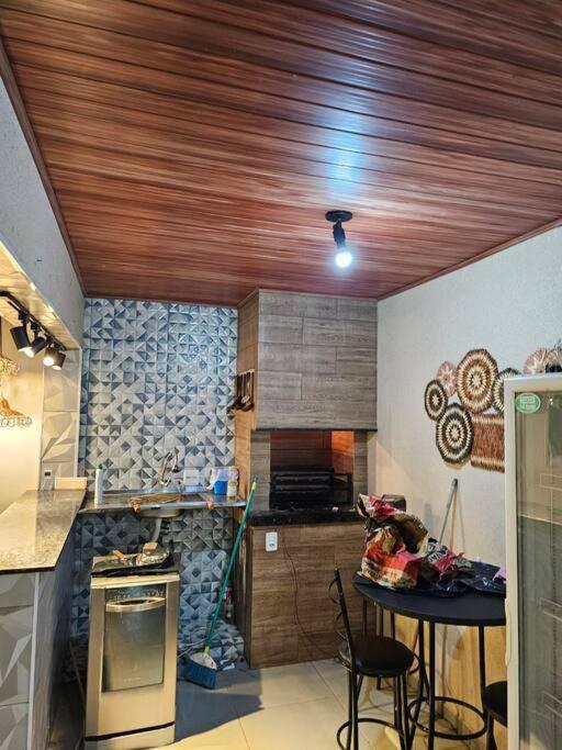 Five-Bedroom House photo 2