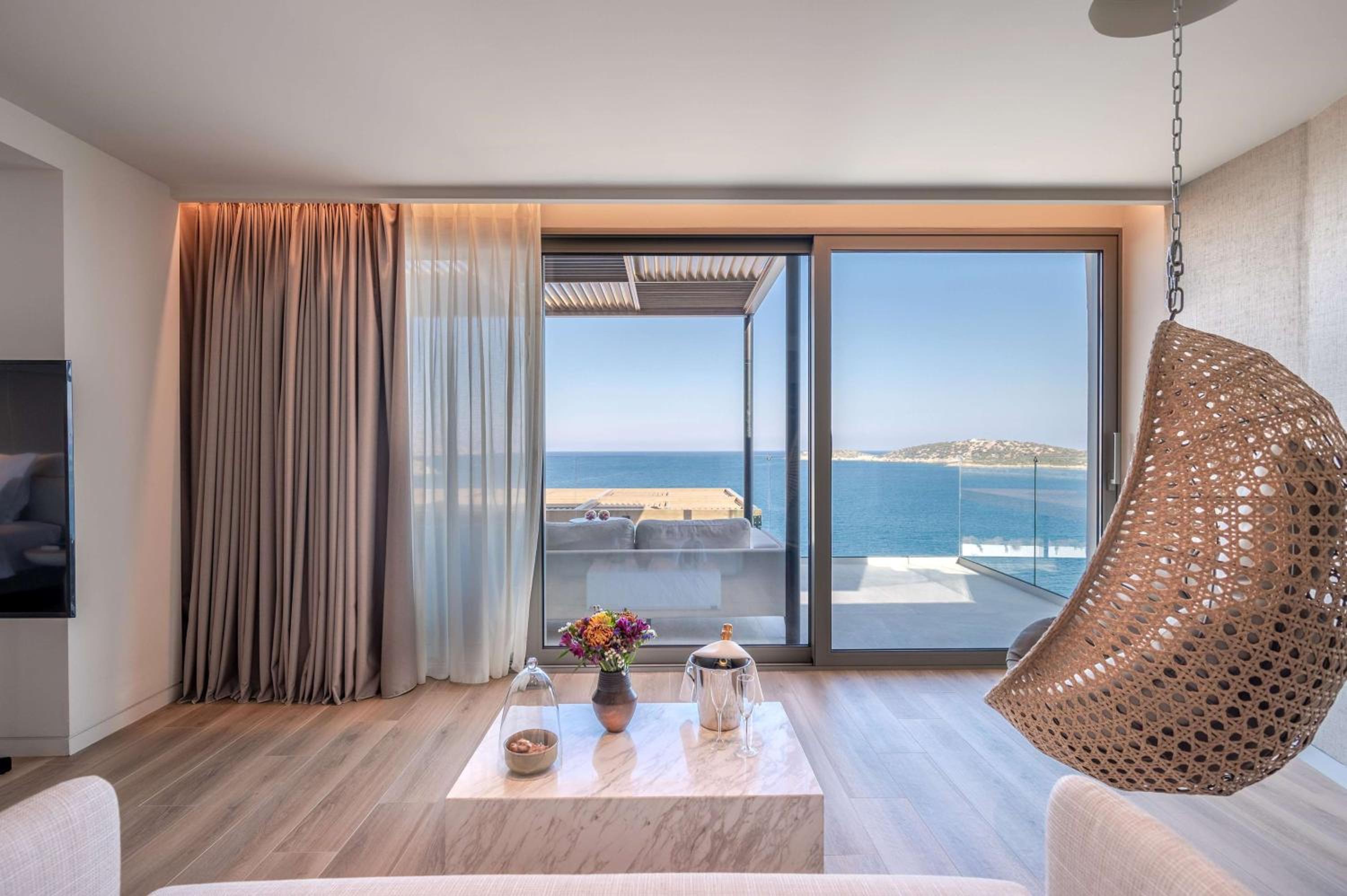 Superb Sea View Suite with Private Pool photo 3