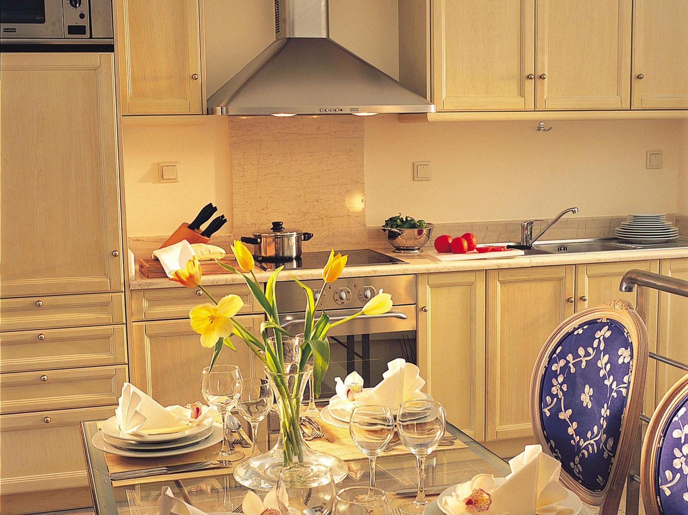 White Maisonette photo 2