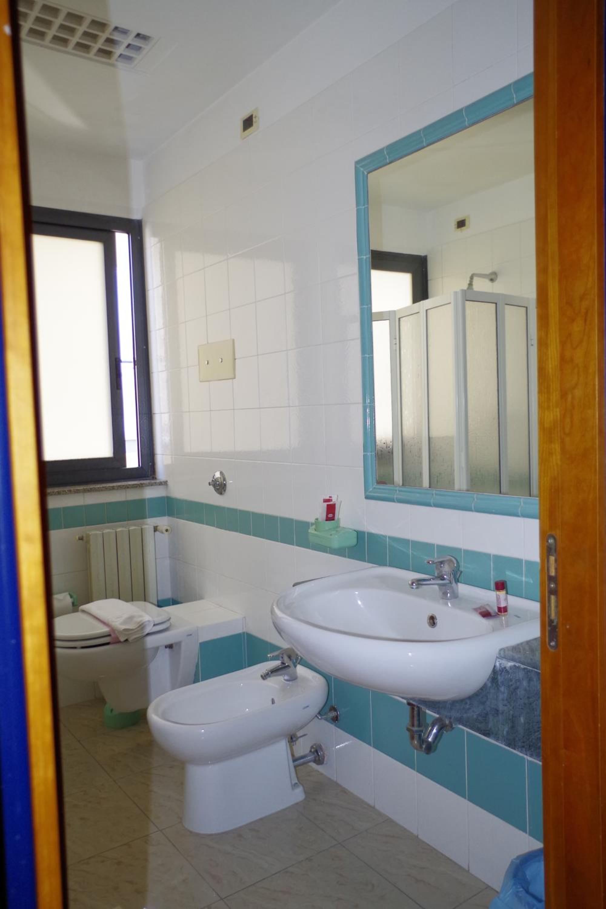 Budget Twin Room photo 3