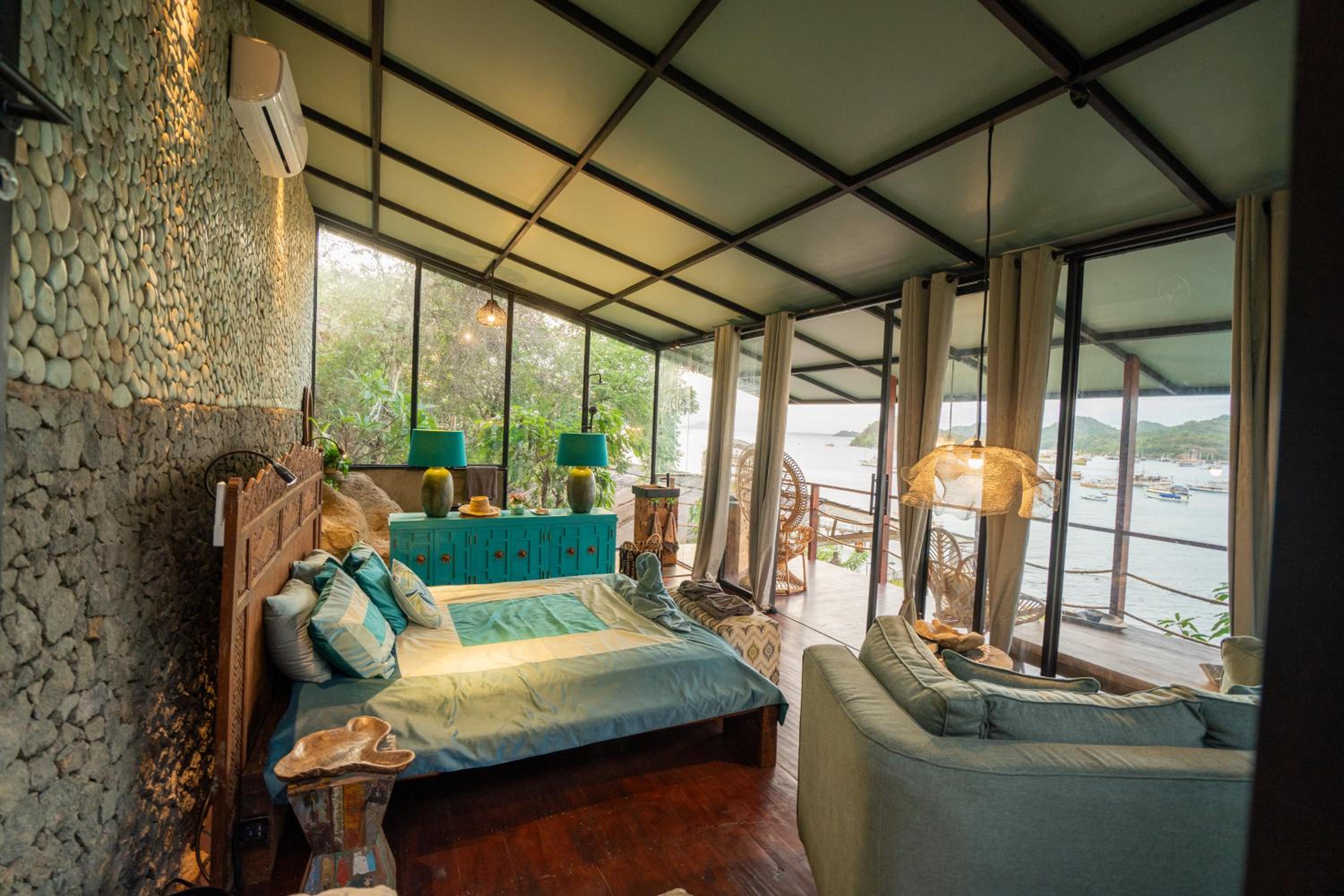 Cabin Suite Room with Ocean View photo 1