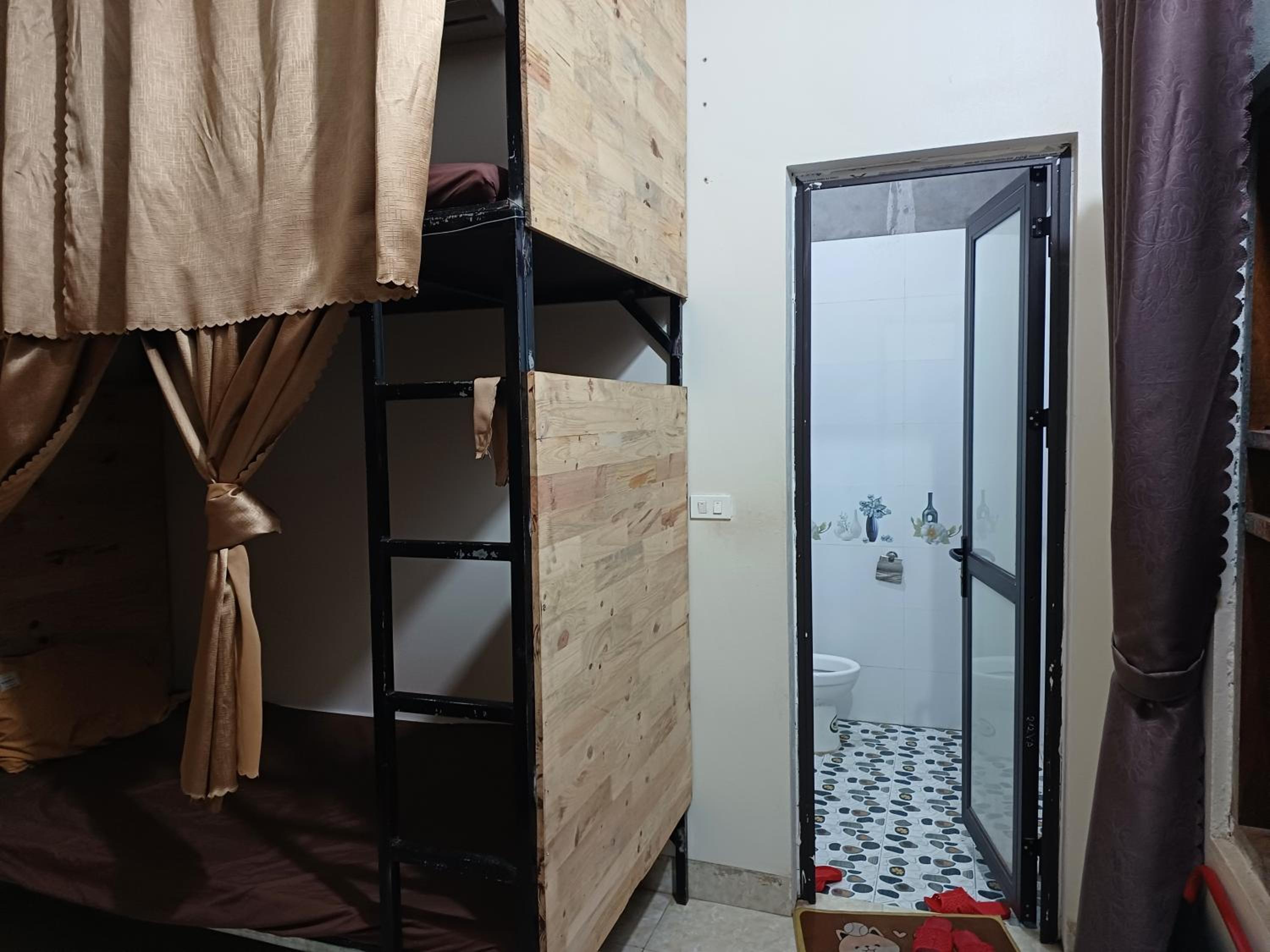 Bed in 4-Bed Dormitory Room photo 3