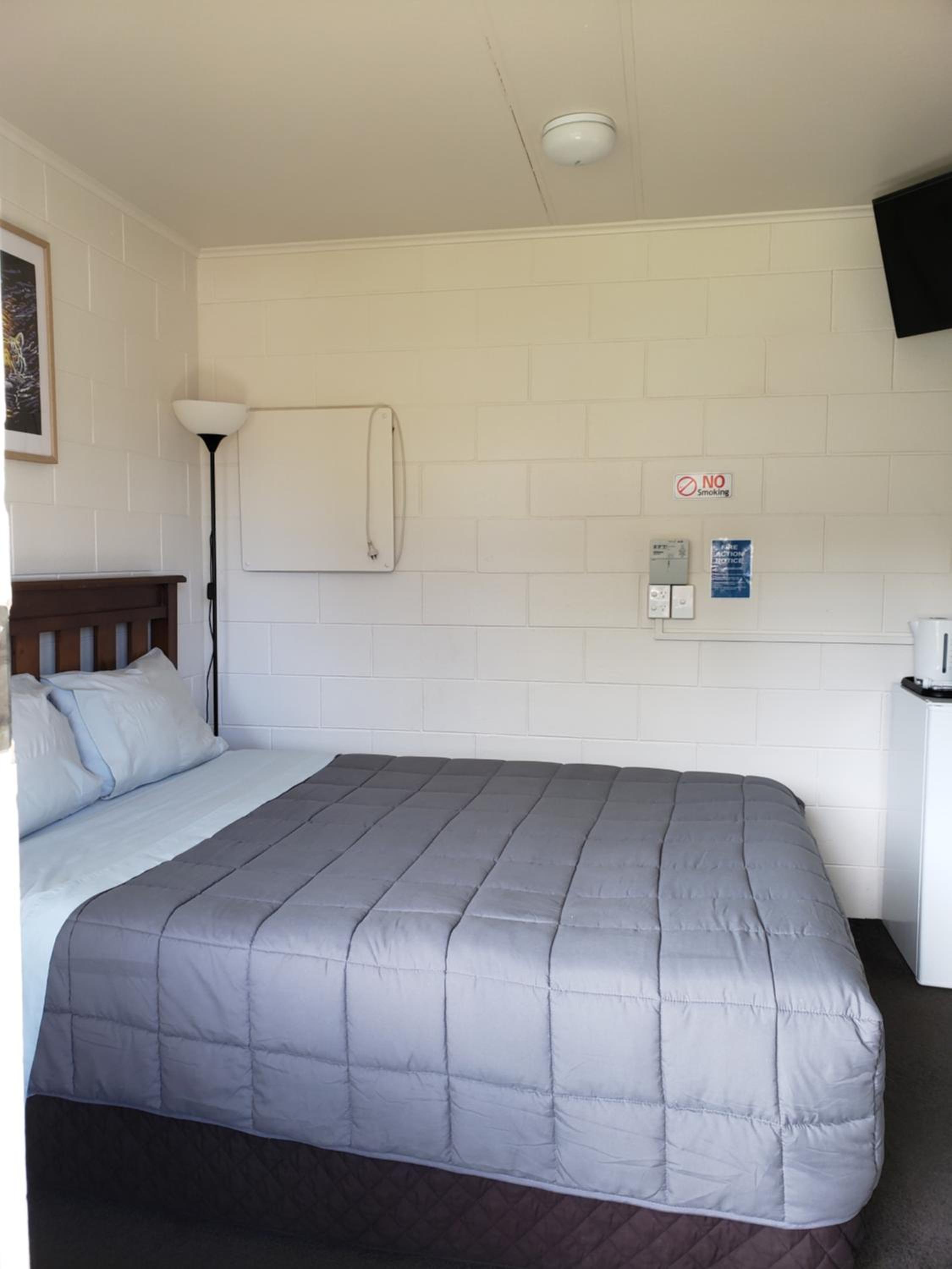 Queen Room with Pool View photo 1