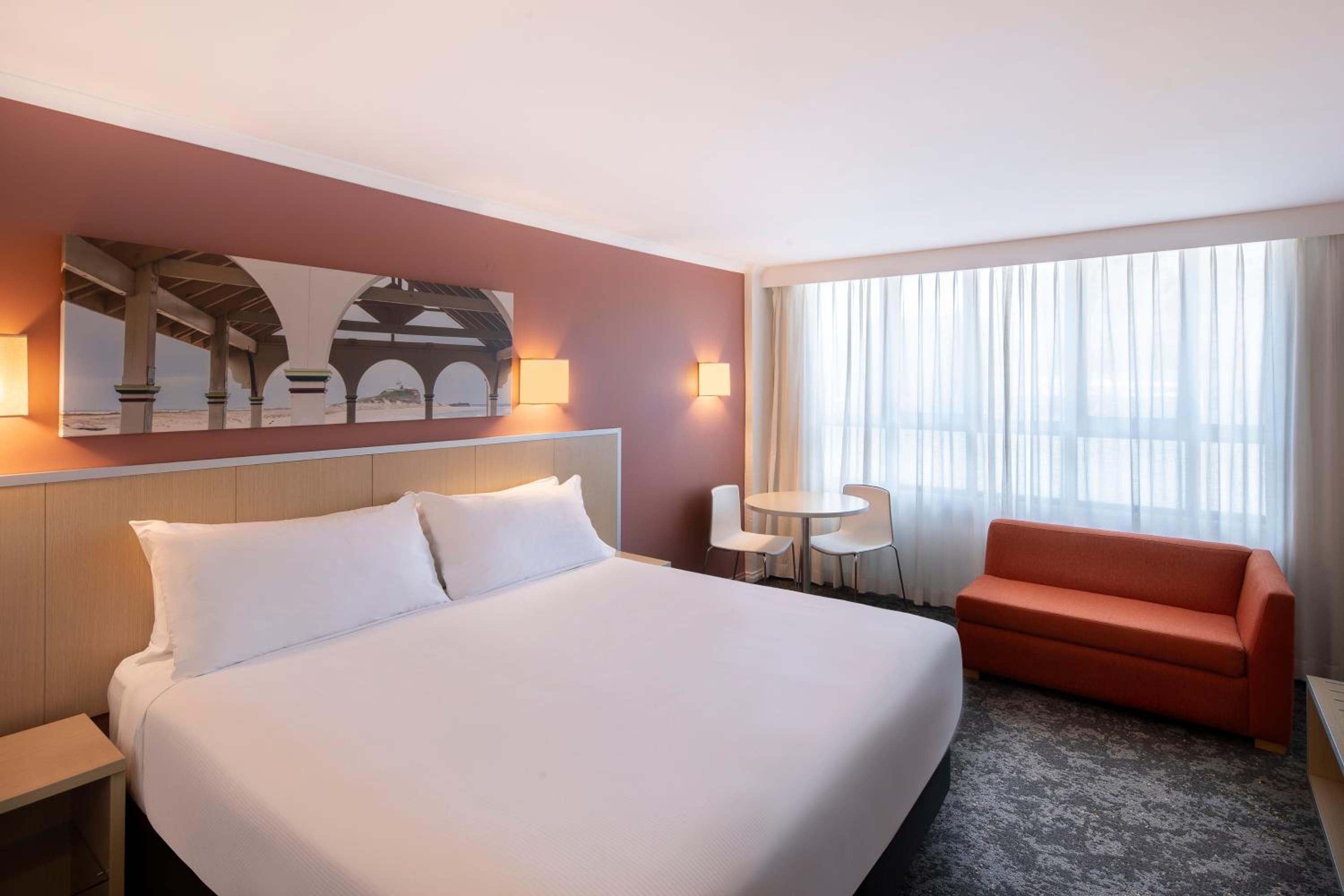 Standard King Room - Photo 7