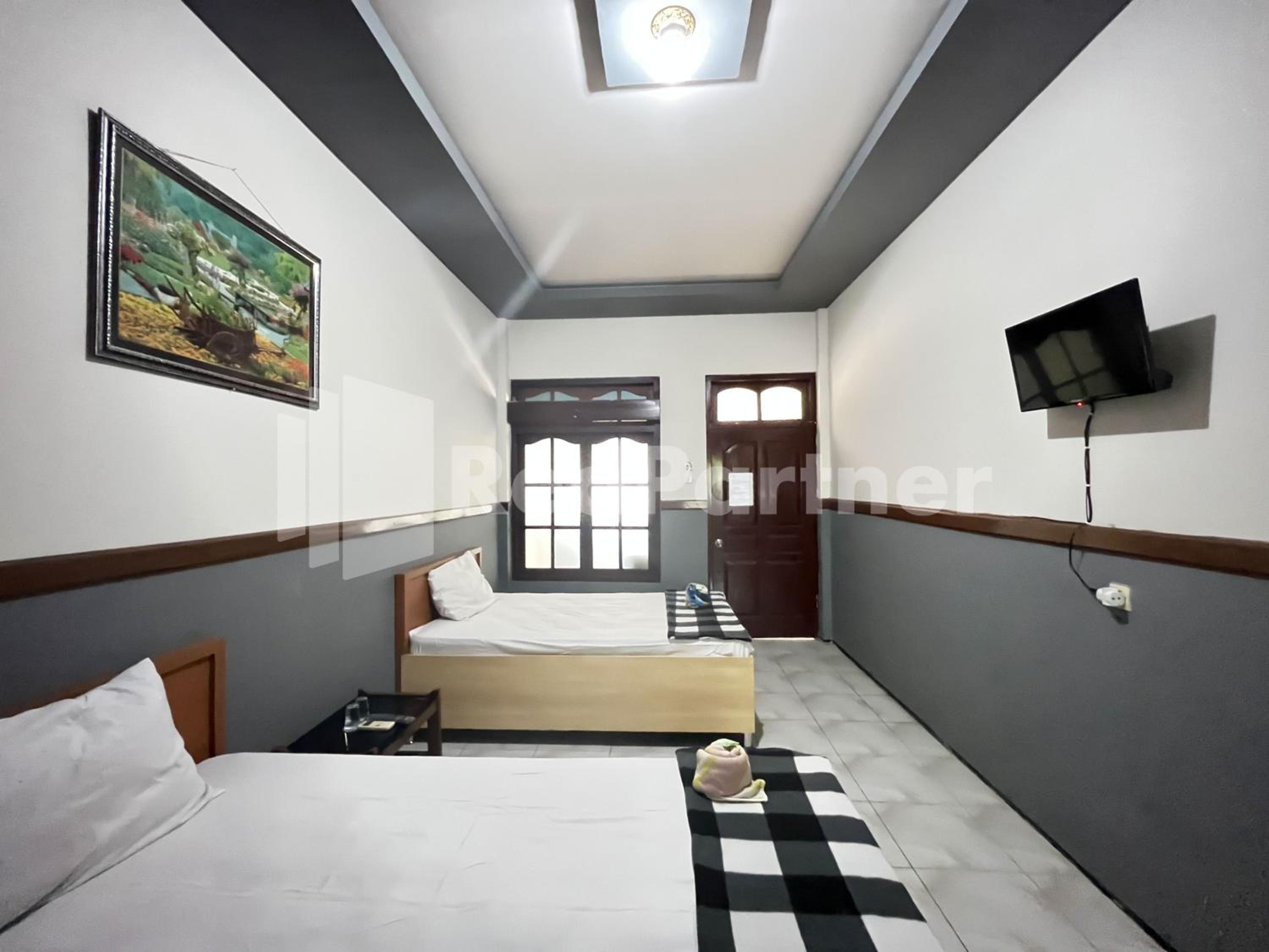 Twin Room - Photo 12