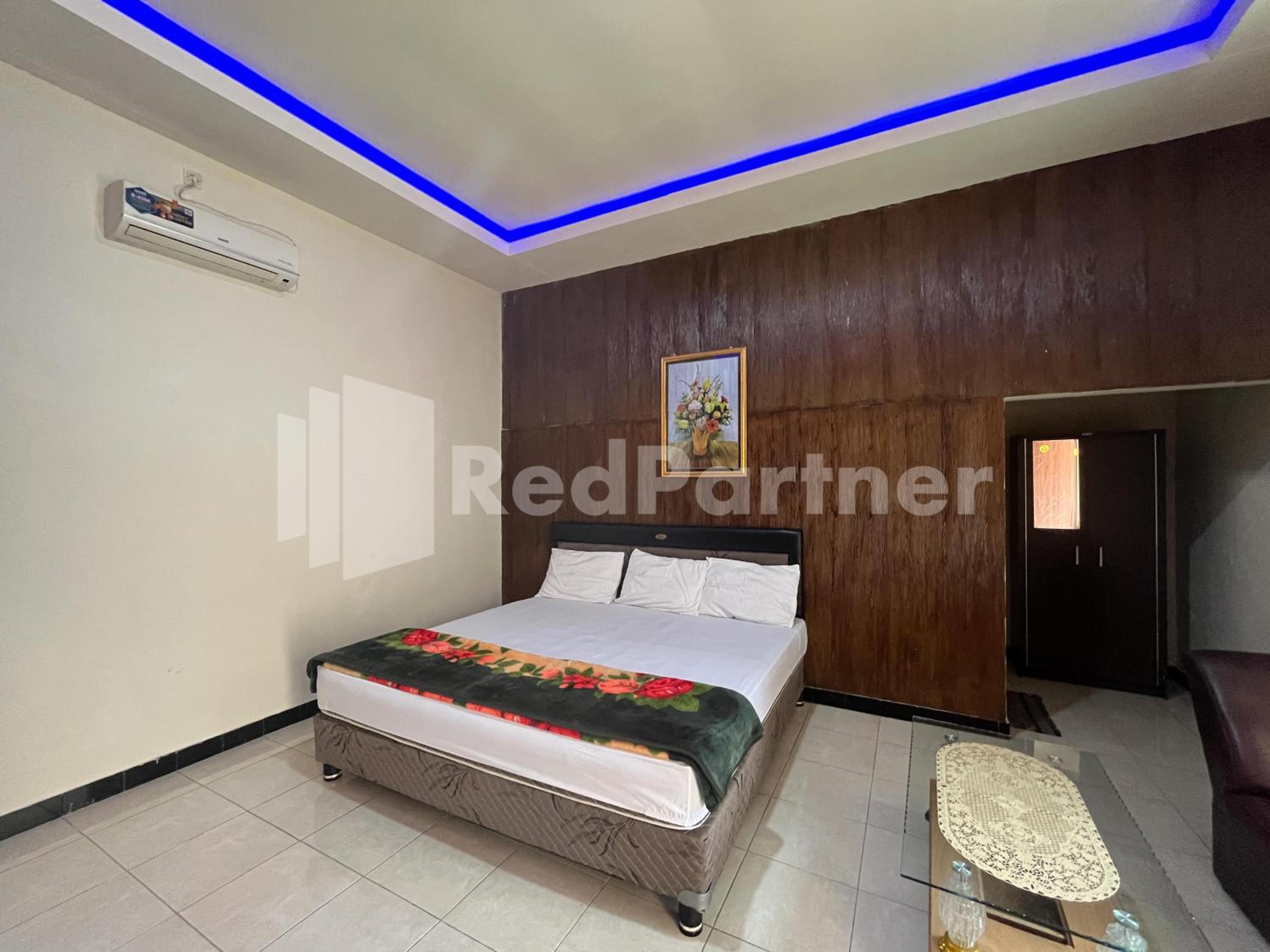 Suite - Photo 1
