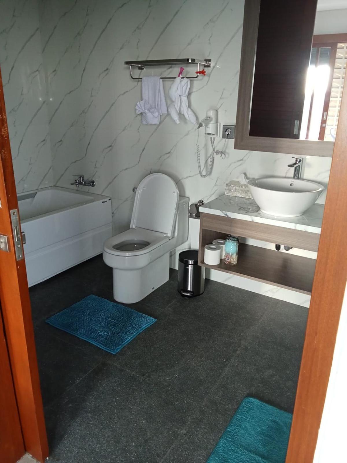 Double Room with Balcony and Sea View - Photo 2
