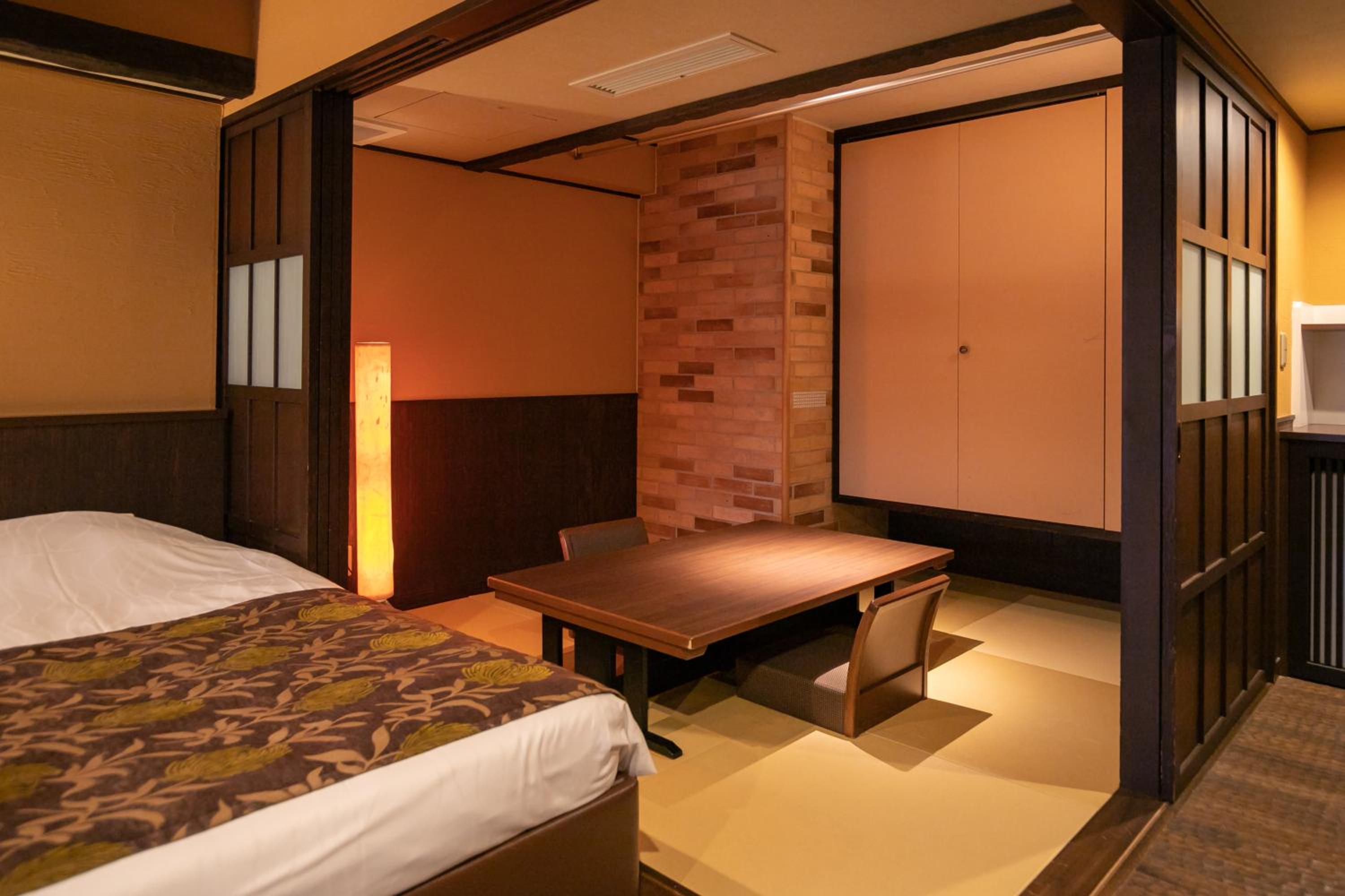 Deluxe Room with Tatami Area and Open-Air Bath with Lake View (3 adults) - Non-Smoking - East Building