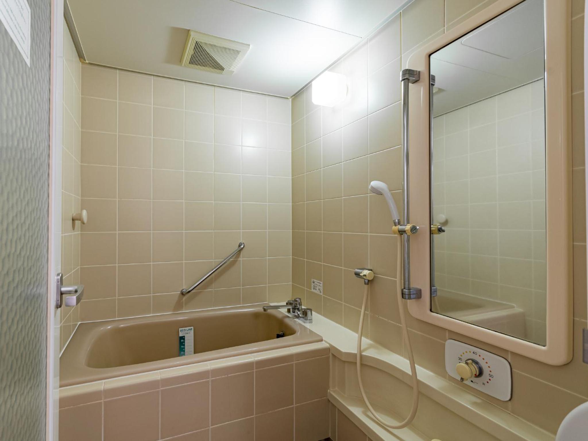 Twin Room - Smoking - Photo 11