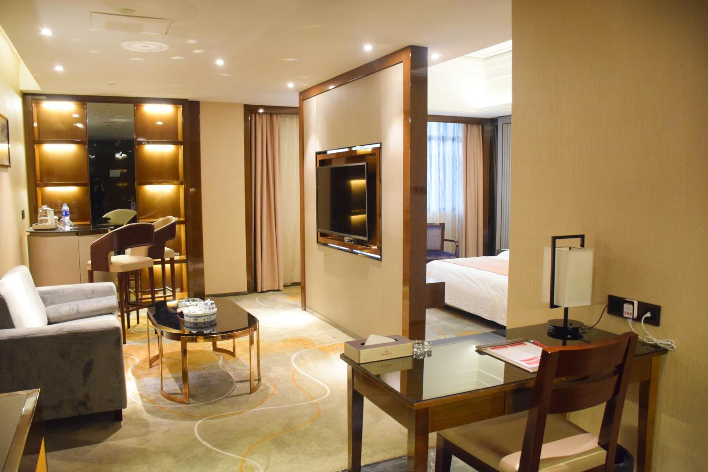 Business King Suite - Non-Smoking photo 3