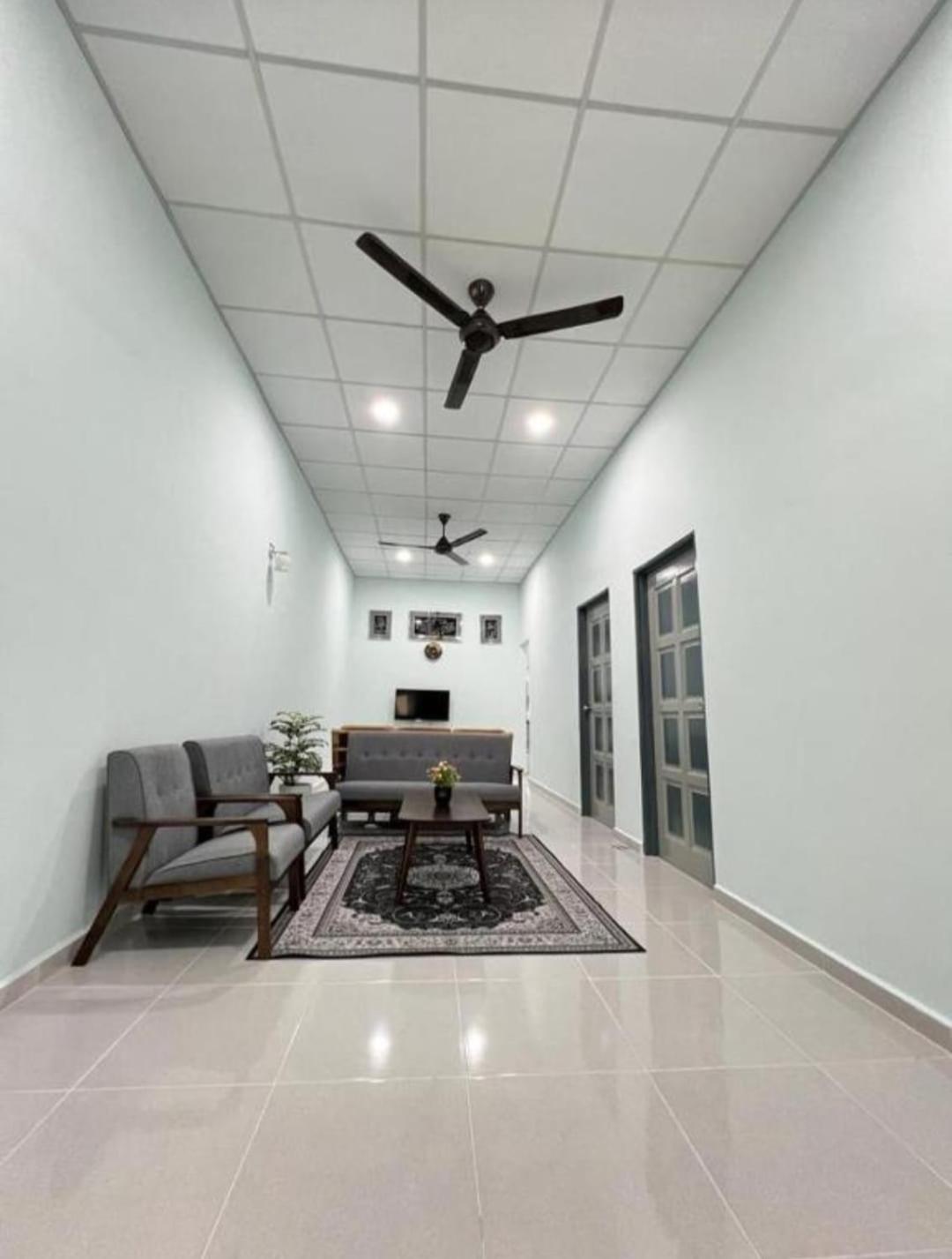 Three-Bedroom House photo 2