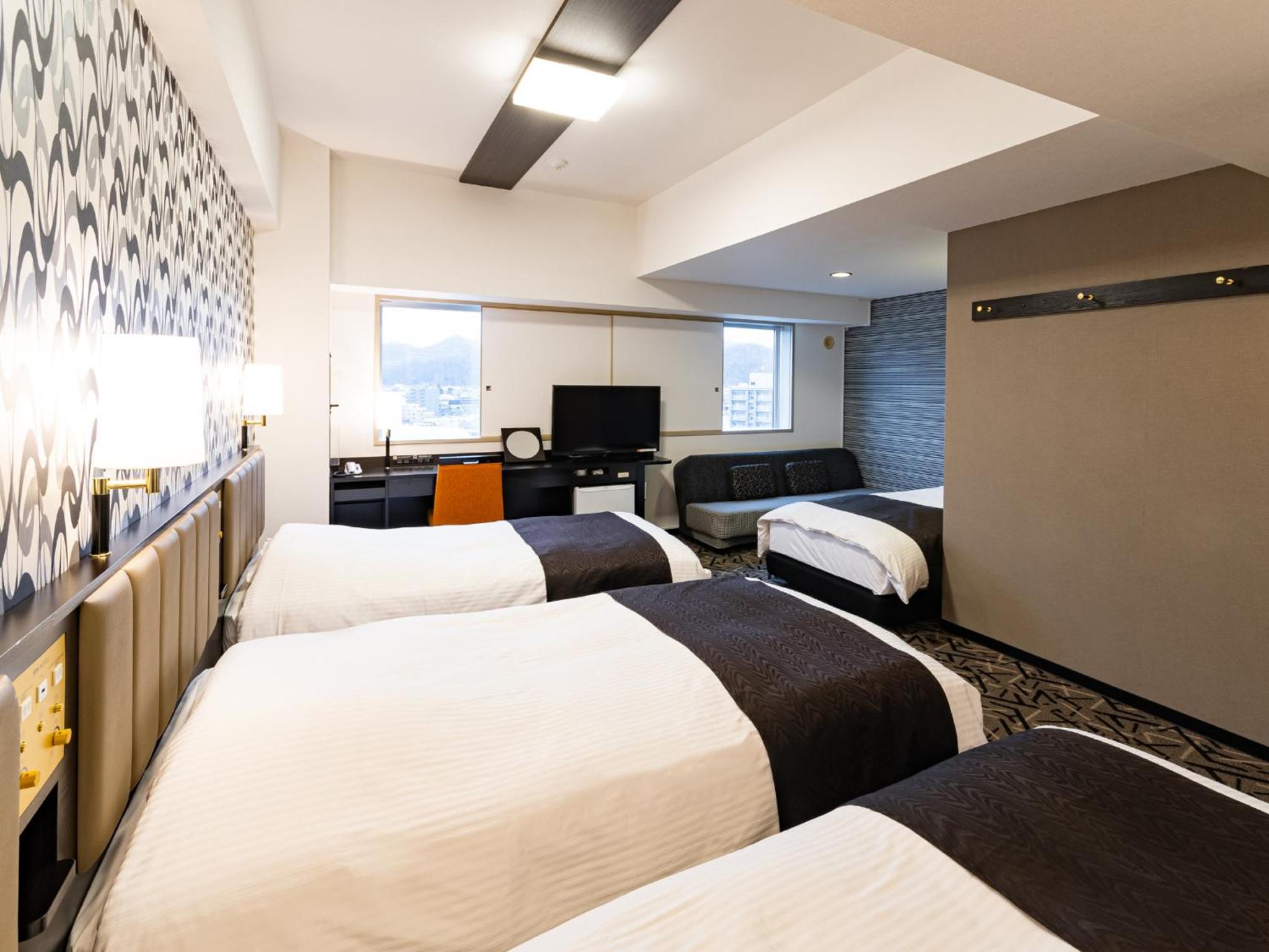 Quadruple Room - Non-Smoking - Photo 1