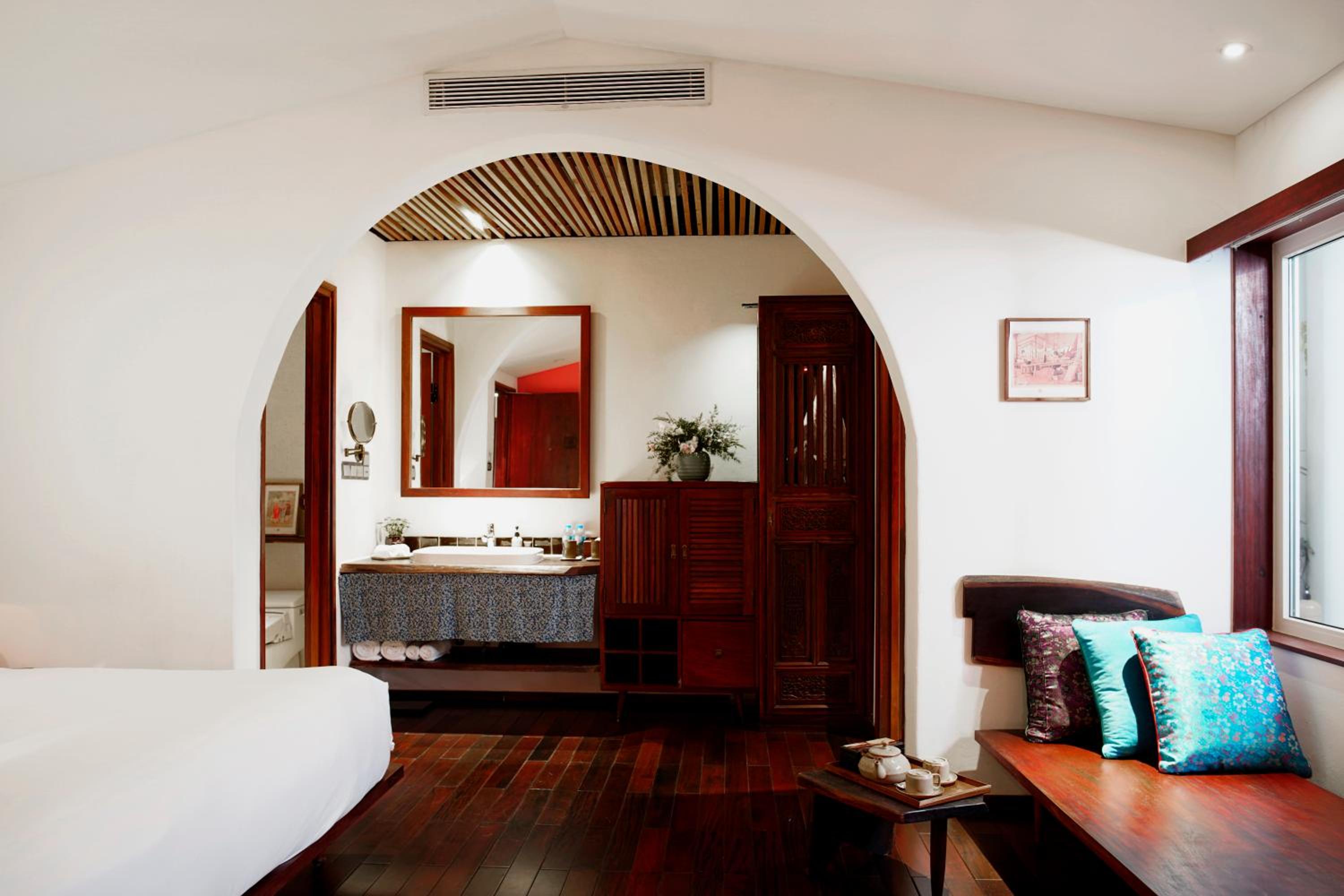 Saigon Balcony Twin Room