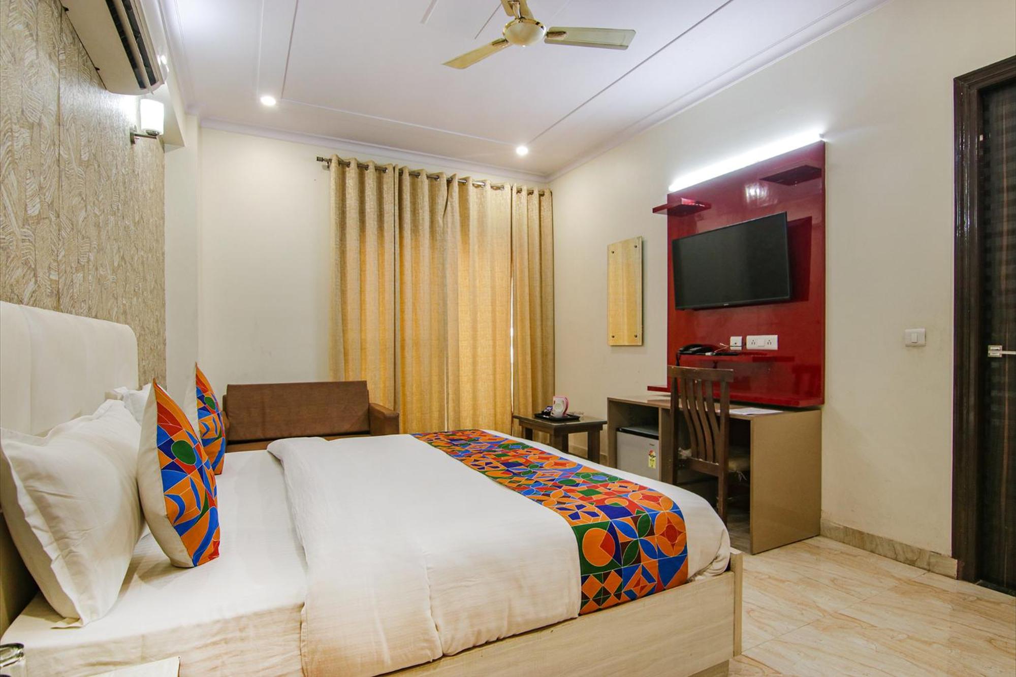 Deluxe Double Room With Balcony photo 3