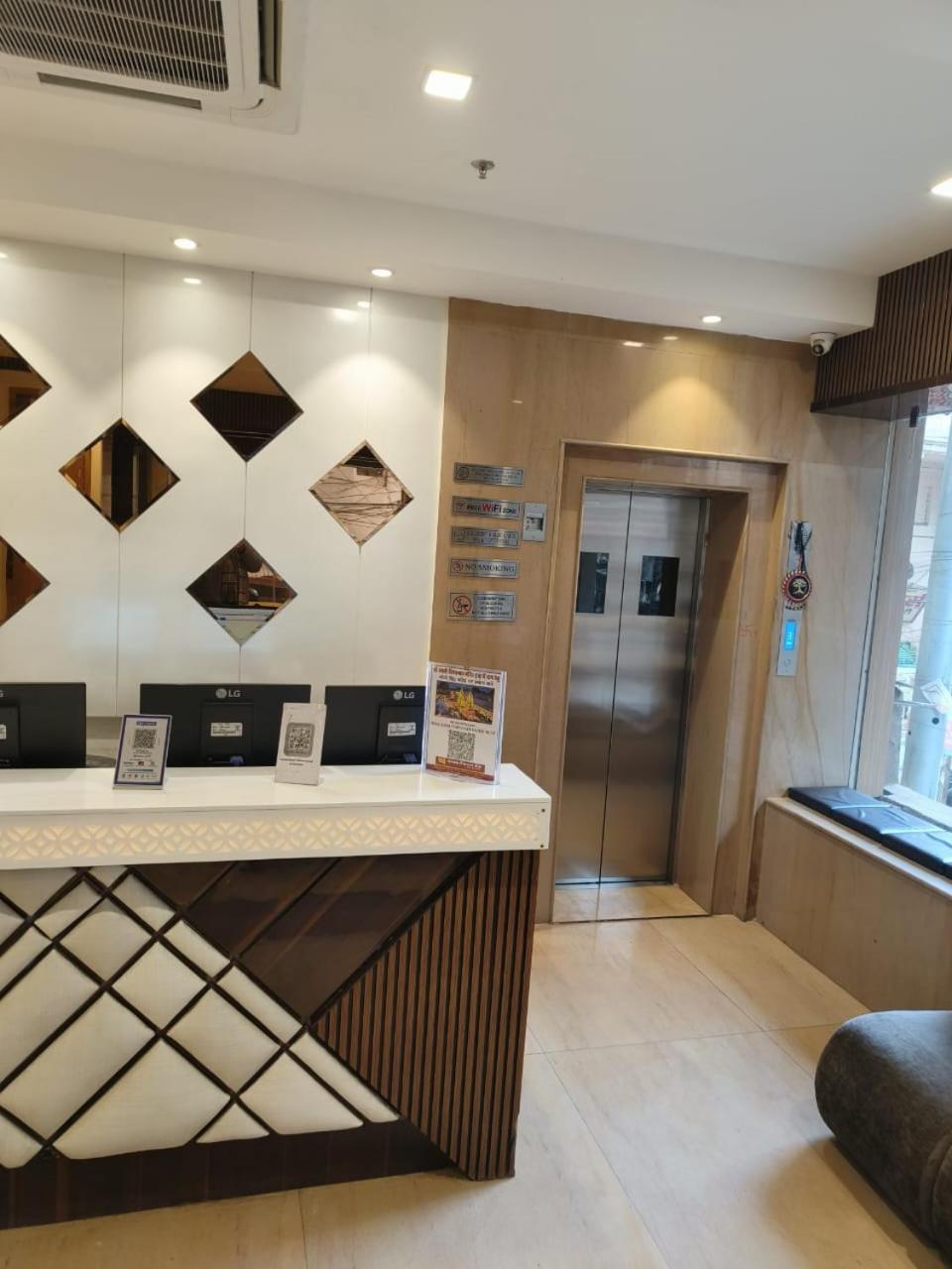 Deluxe Room - Photo 5