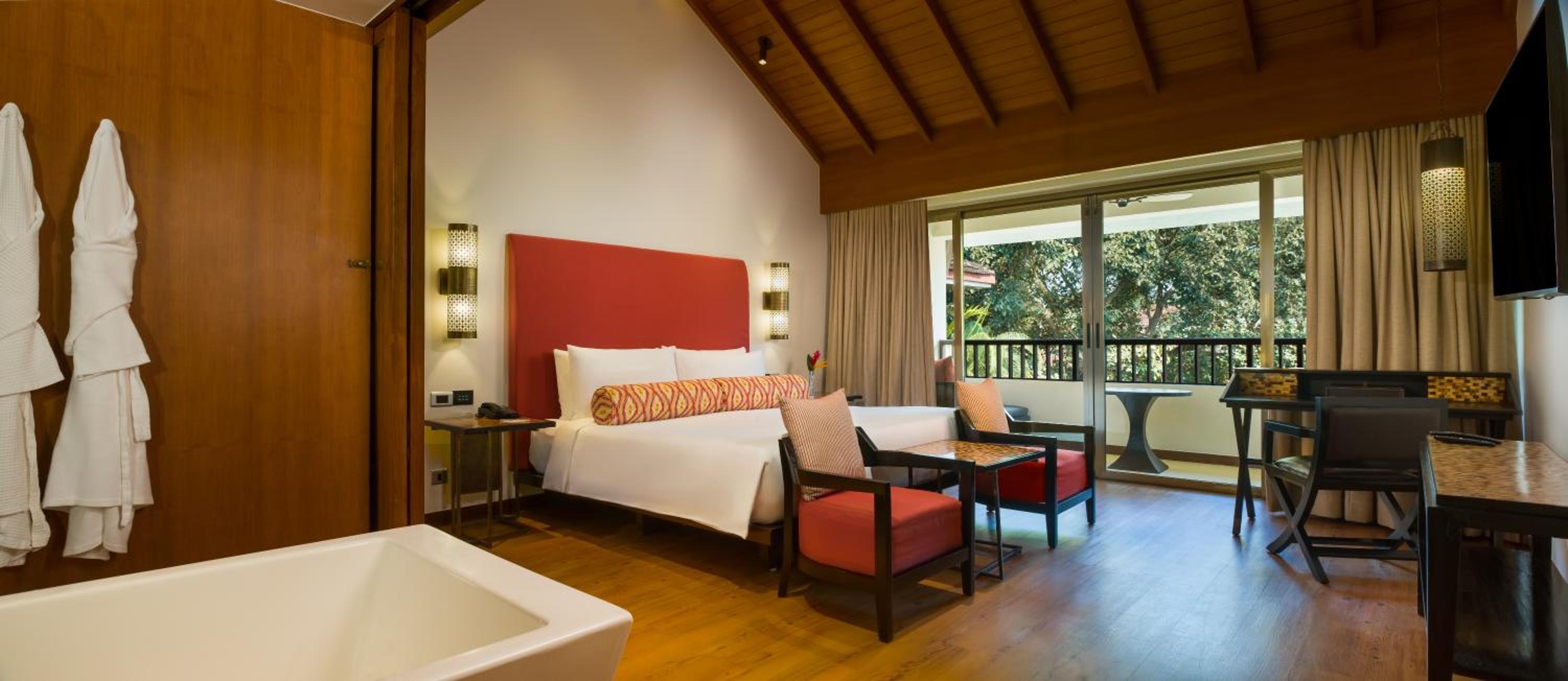 King Loft Room with Balcony - Complimentary Gonsua beach shuttle service - Photo 3