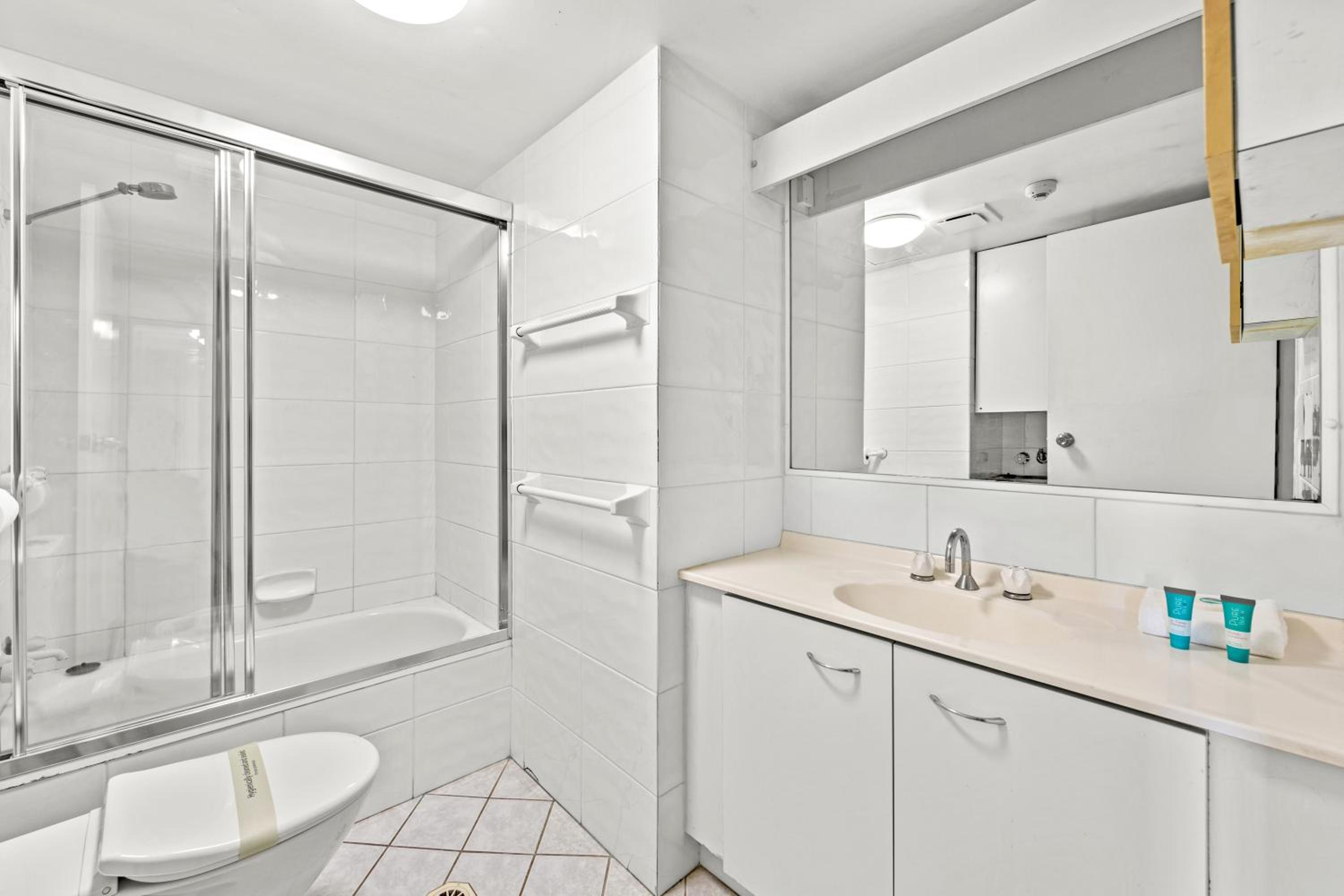 1 Bedroom Budget Apartment photo 2