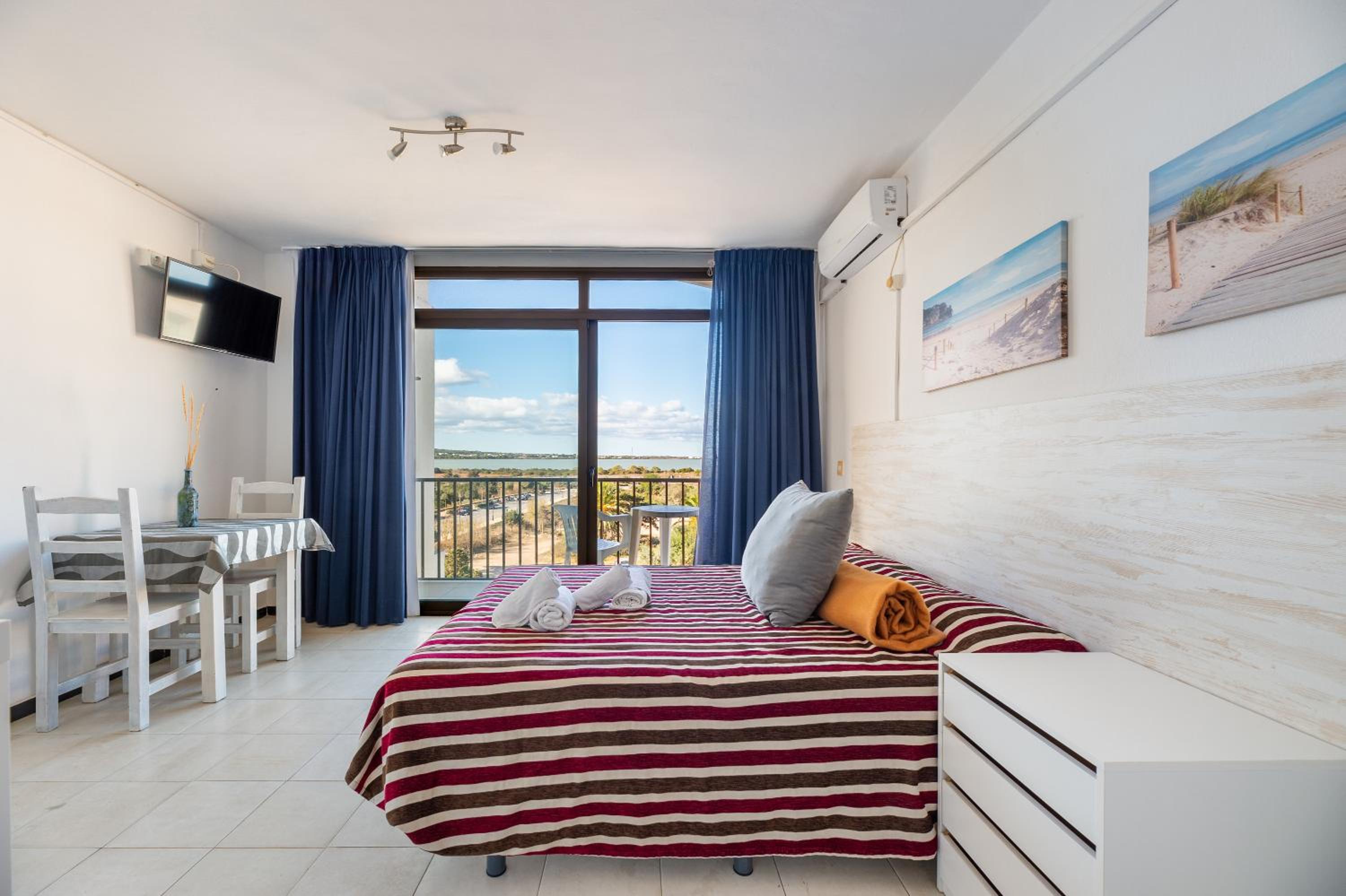 Apartamento de un dormitorio superior con balcón