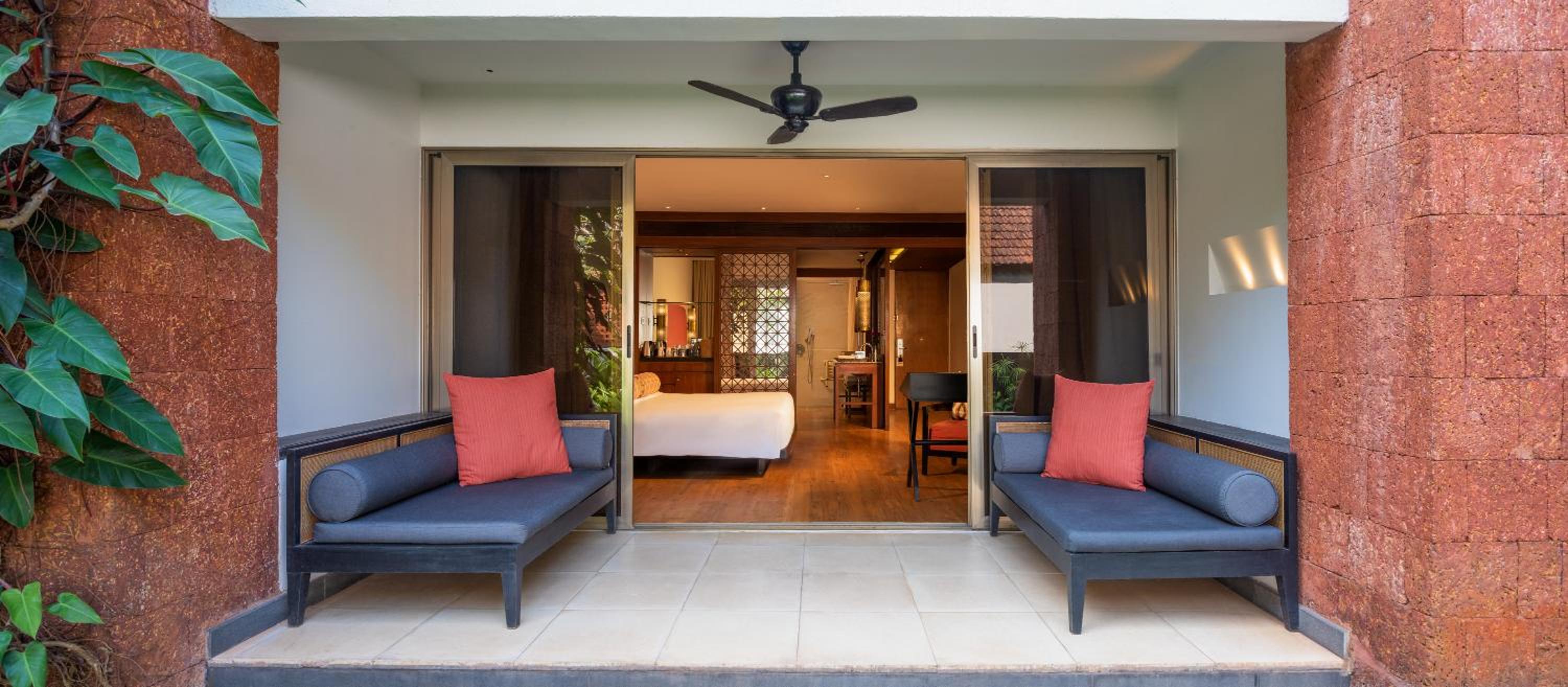 King Room with Balcony - Complimentary Gonsua beach shuttle service - Photo 3
