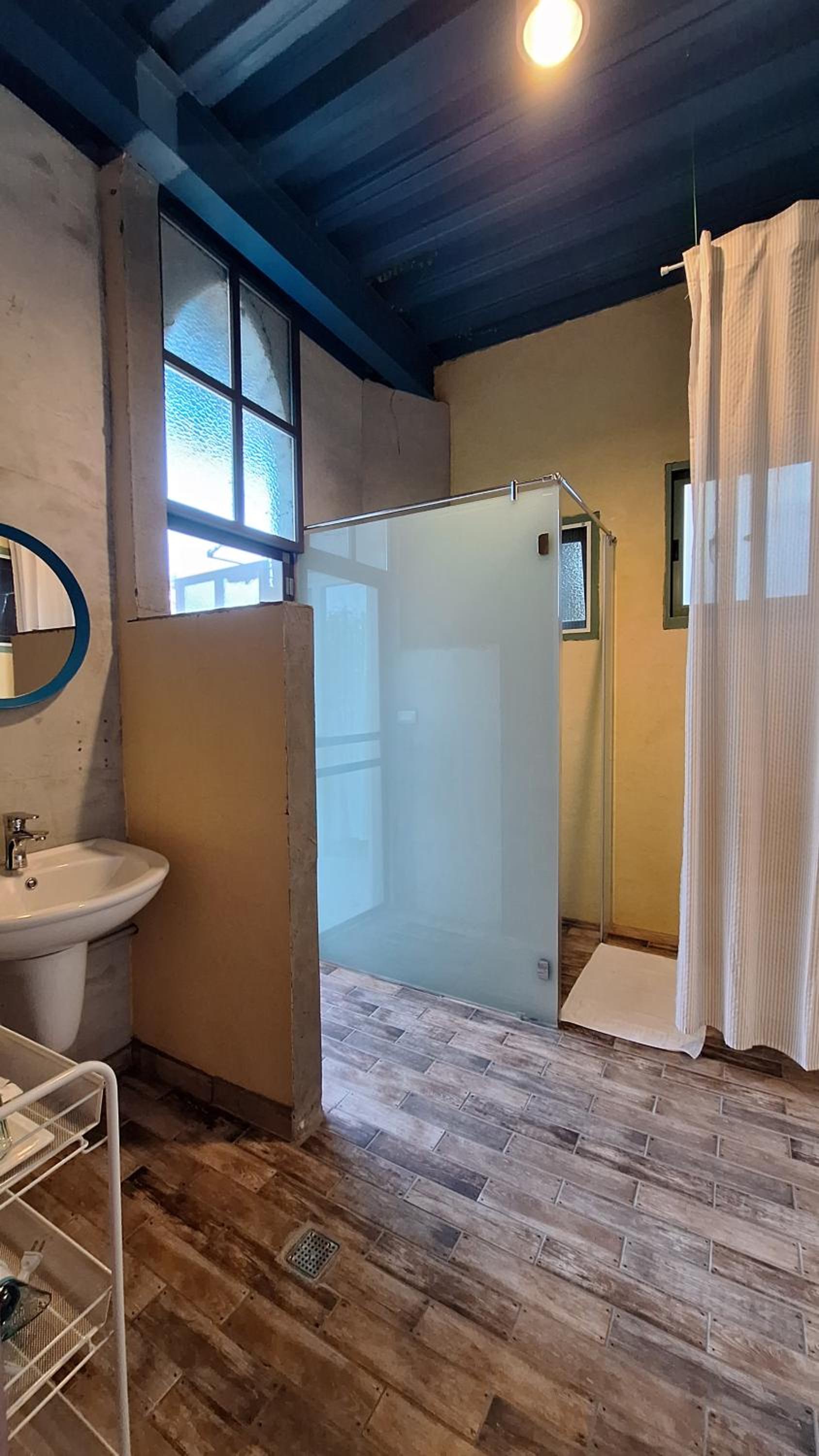 Single Room with Bathroom photo 2
