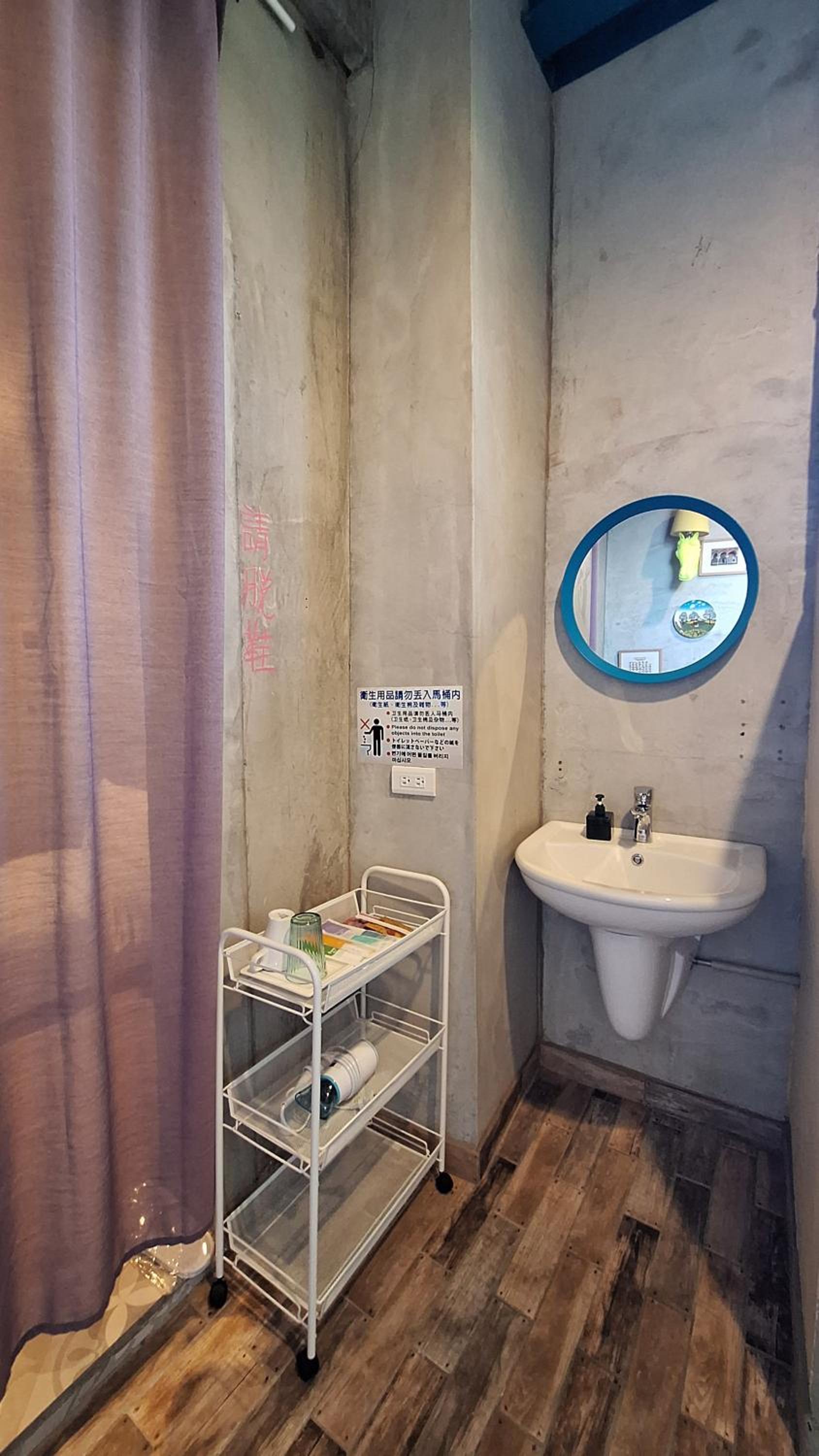 Single Room with Bathroom photo 3