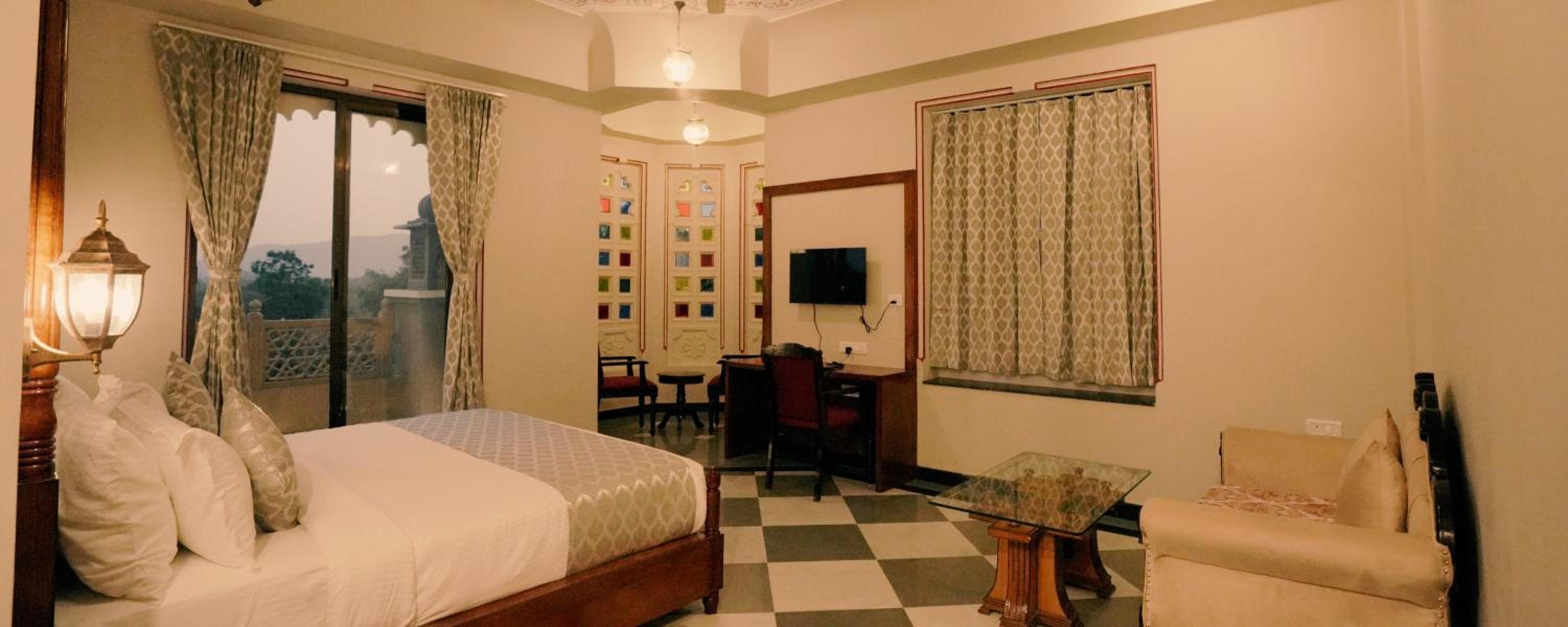 King Suite with Pool View