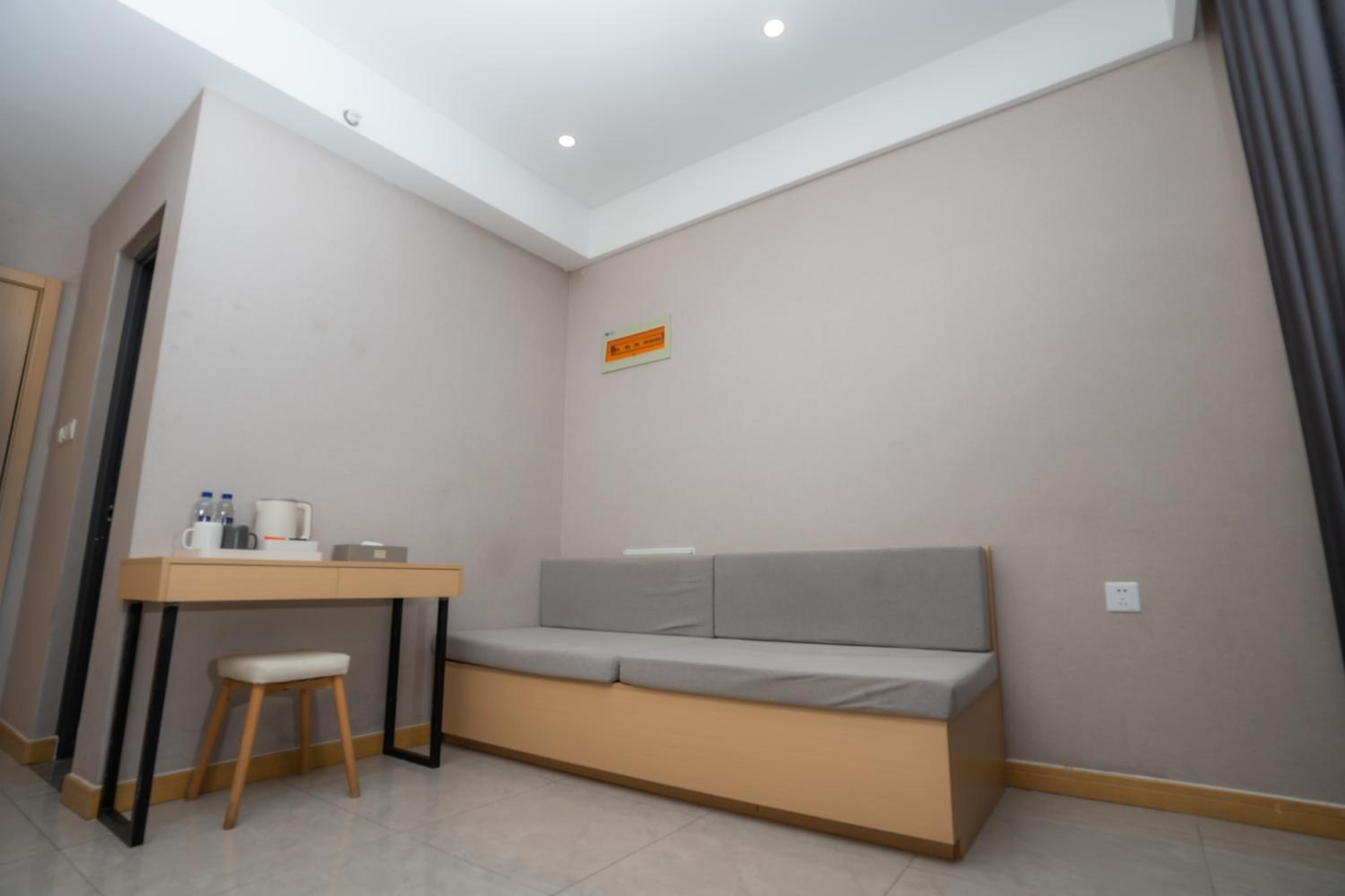 Family Suite with Balcony - Photo 9