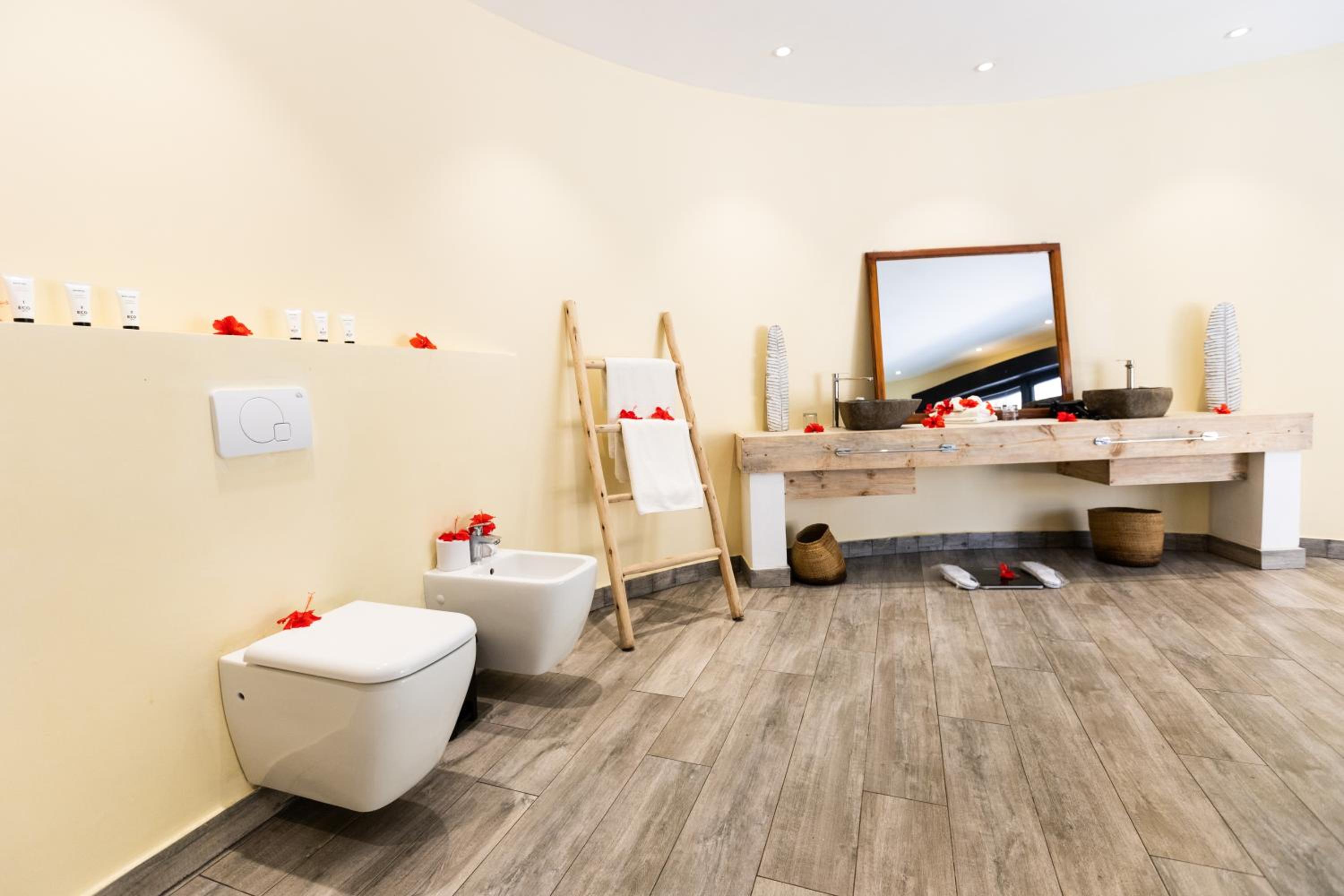 Executive Suite - Photo 4