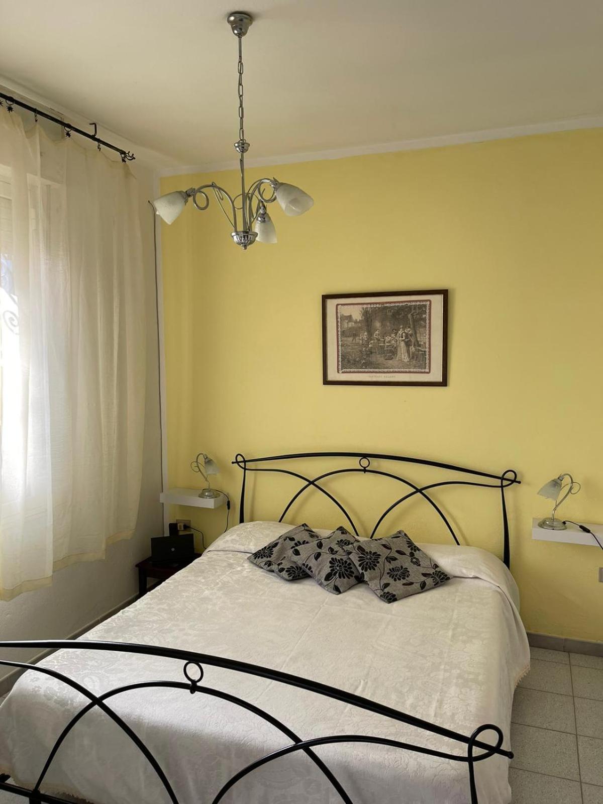 One-Bedroom House photo 1