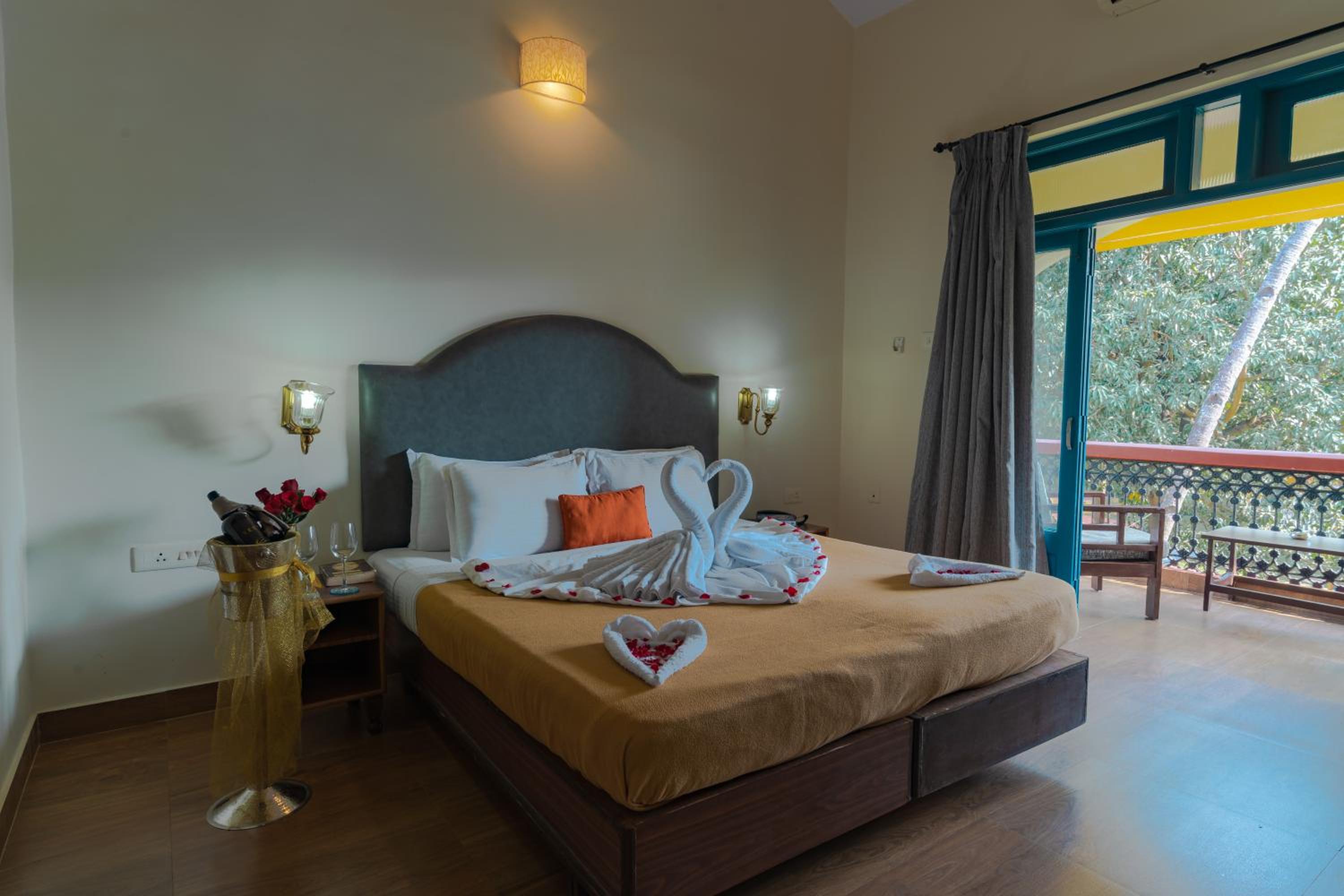 Superior Double or Twin Room with Pool View
