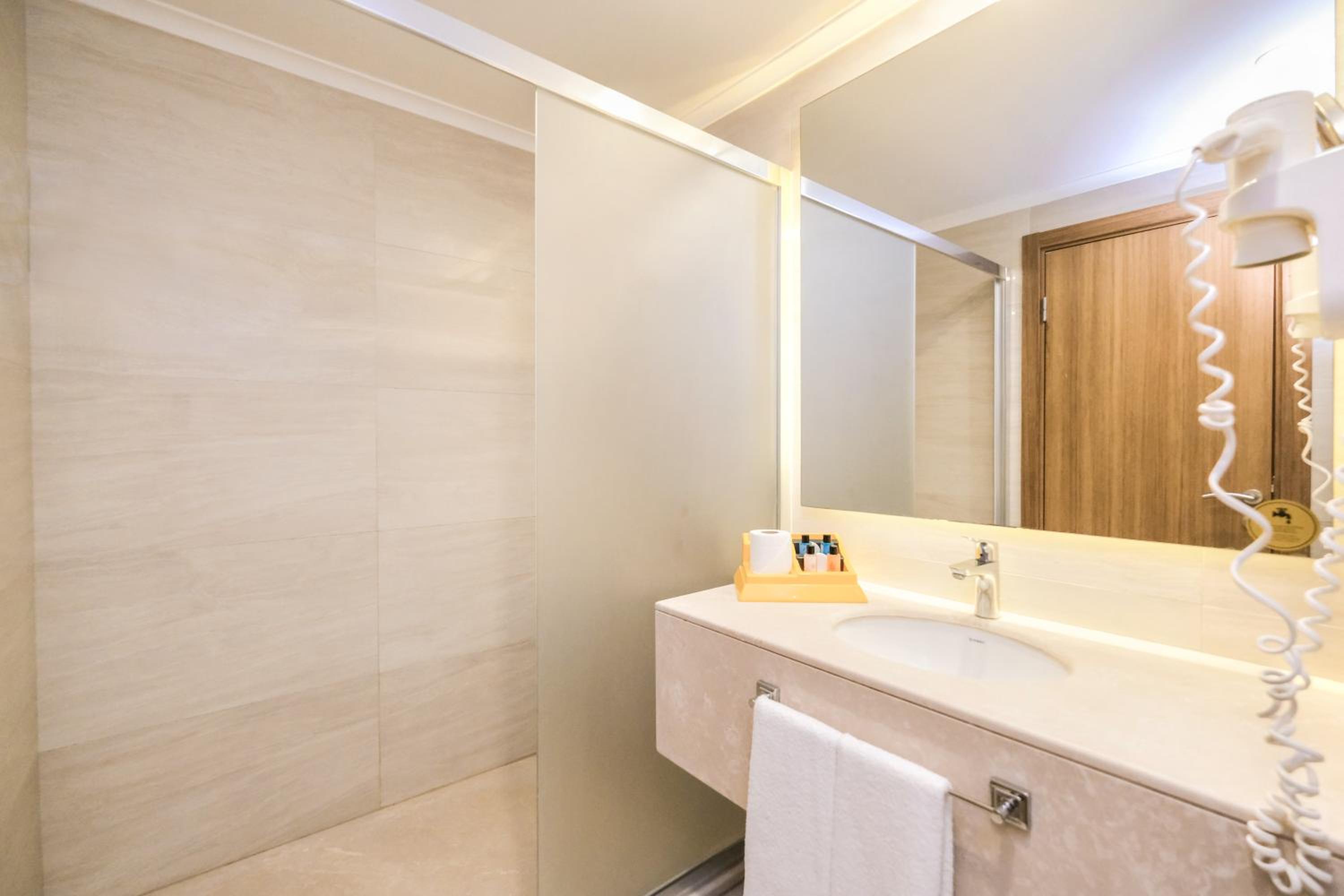 Standard Double Room - Photo 3