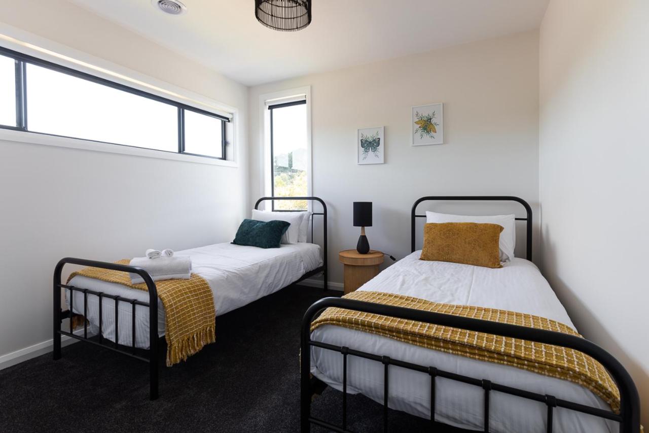 Three-Bedroom House photo 2