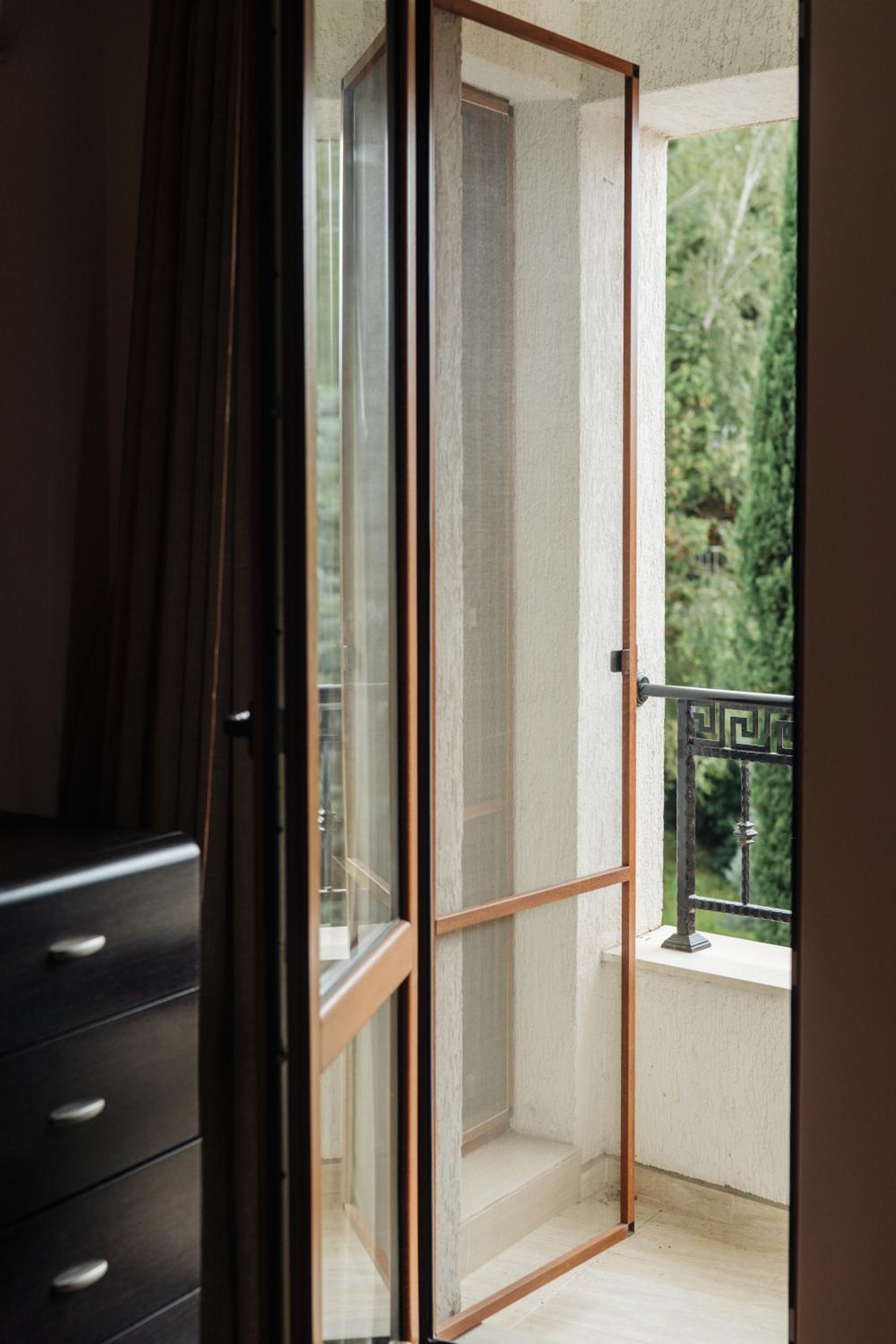 Apartment with Balcony photo 3