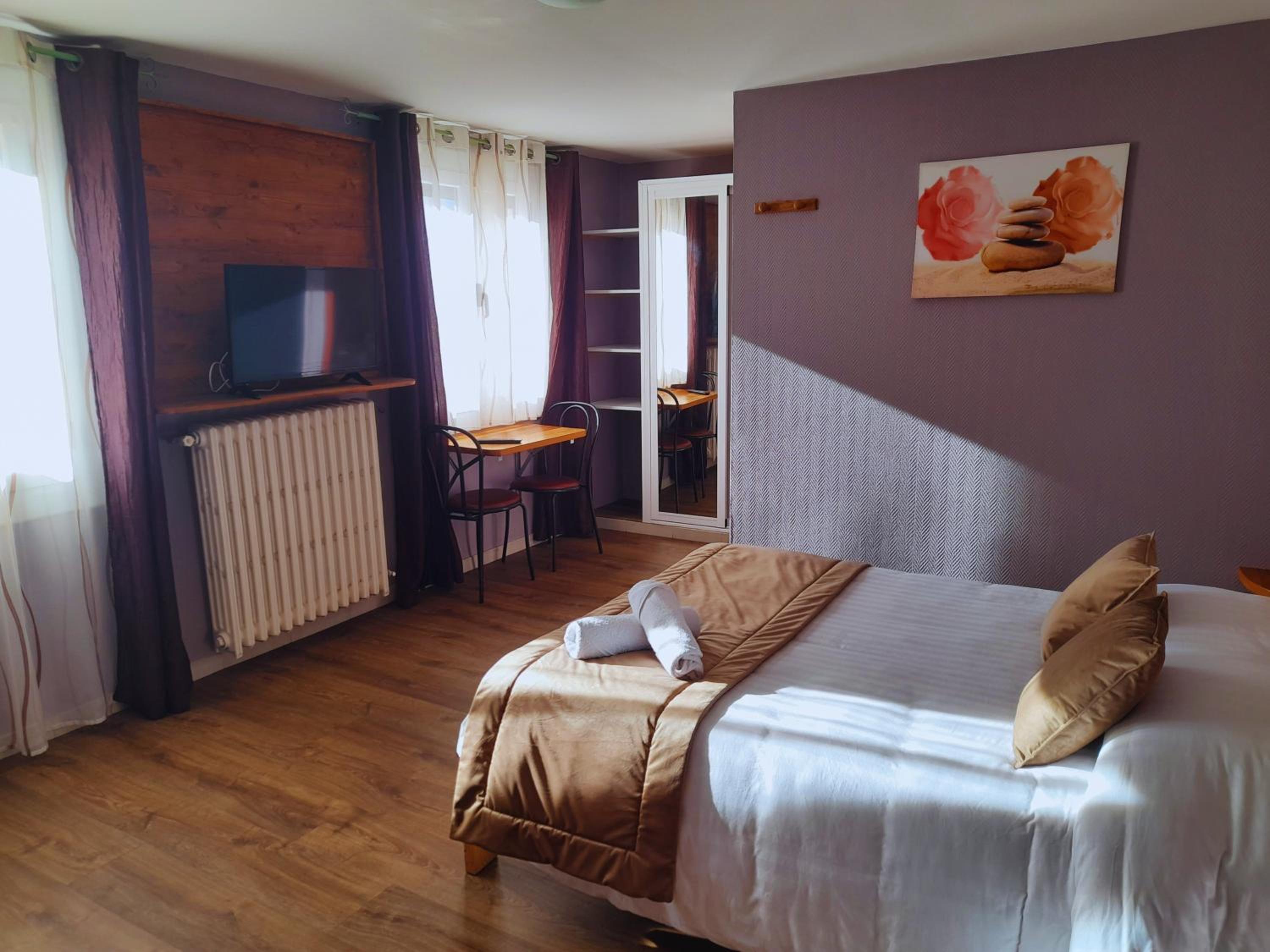 Triple Room with Bath - Photo 1