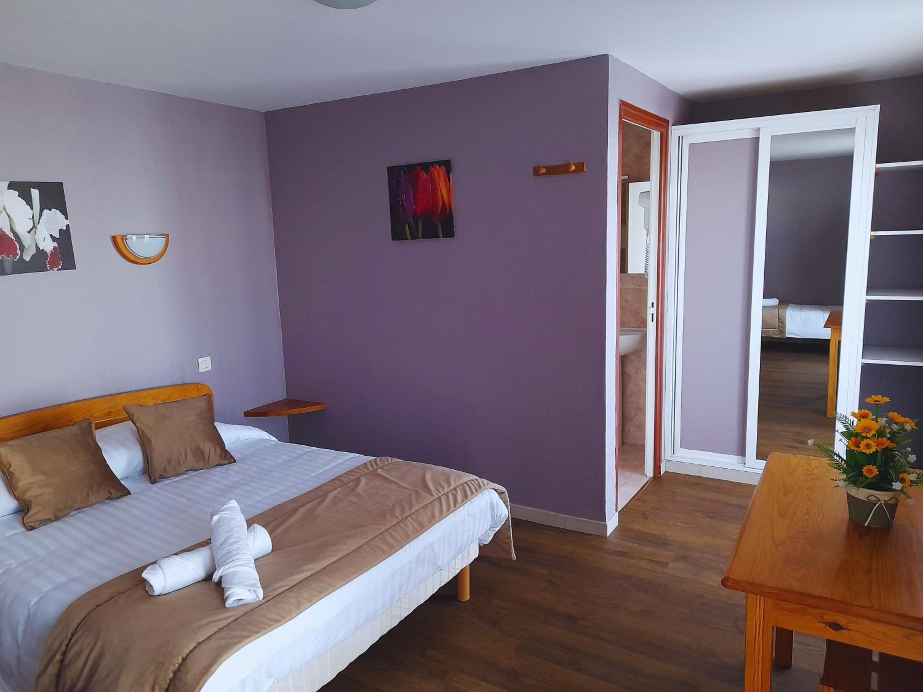 Triple Room with Bath - Photo 10