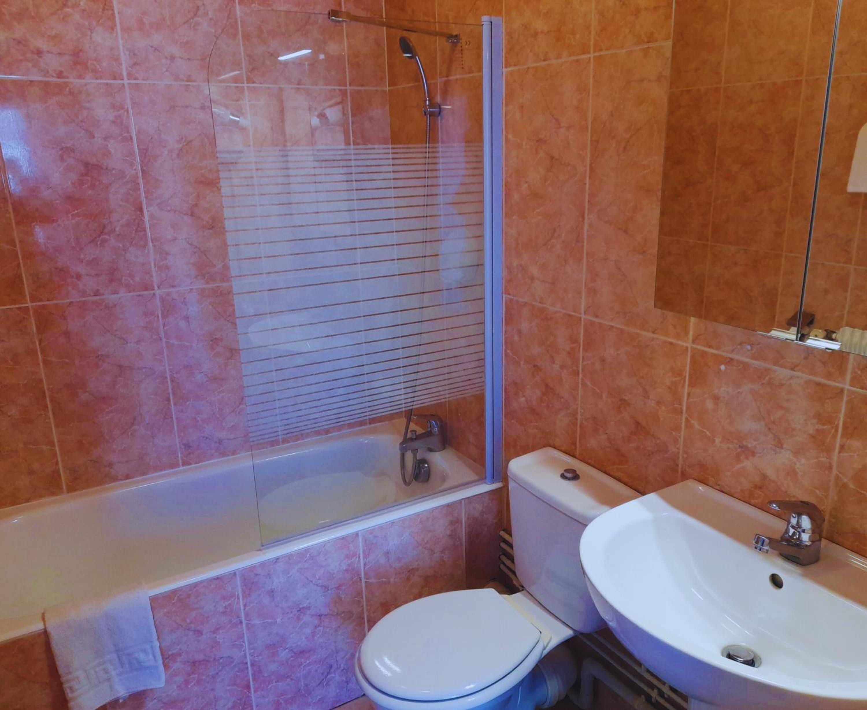 Triple Room with Bath - Photo 7